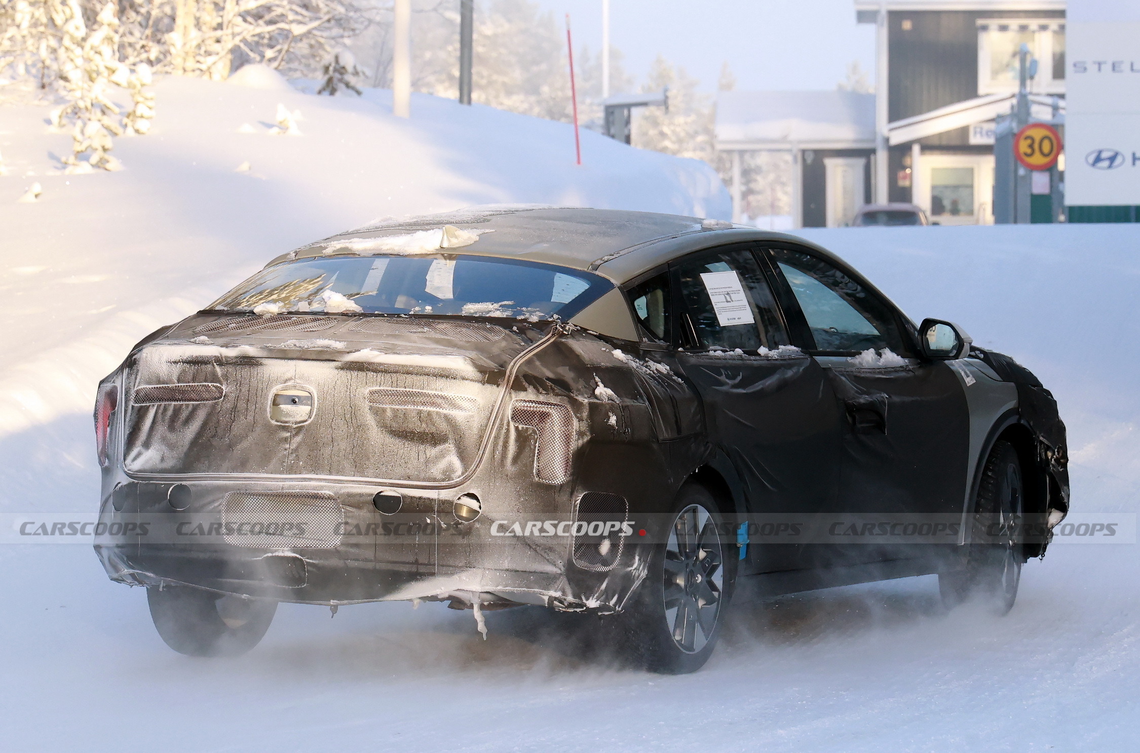 Kia K4 (4)