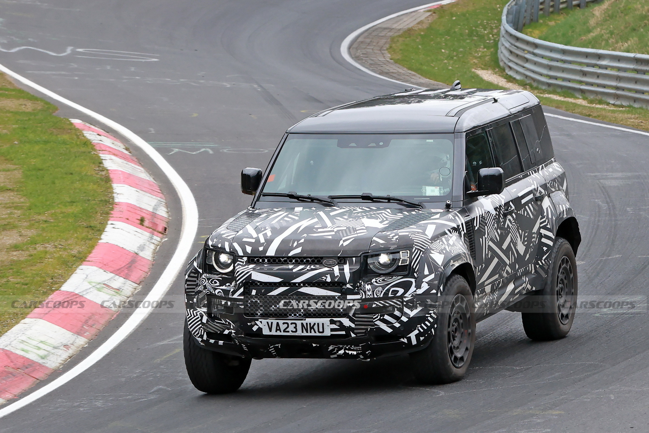 2025 Land Rover Defender OCTA 07