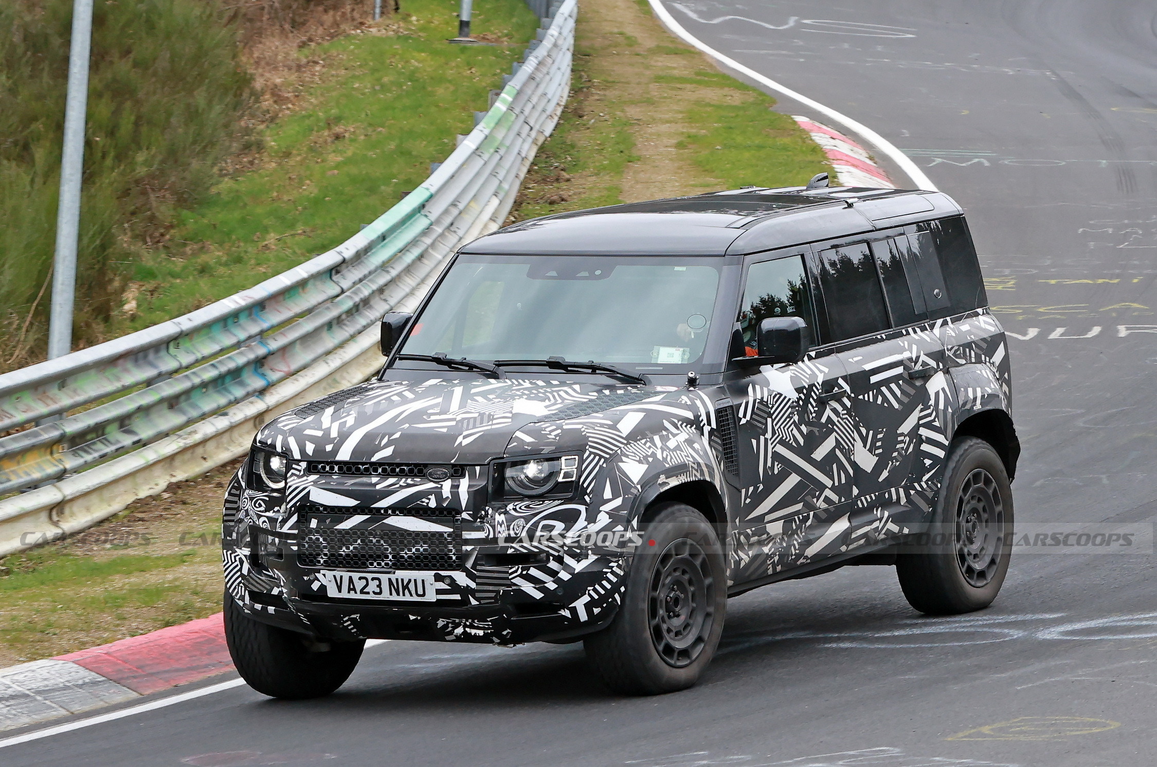 2025 Land Rover Defender OCTA 08