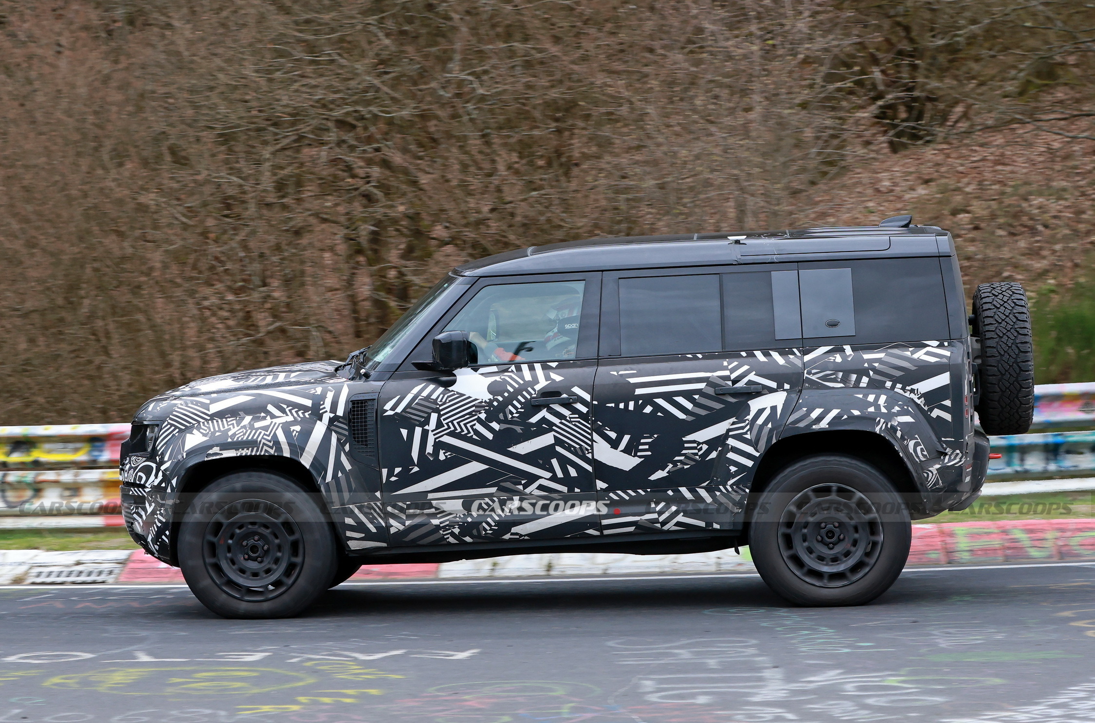 2025 Land Rover Defender OCTA 11