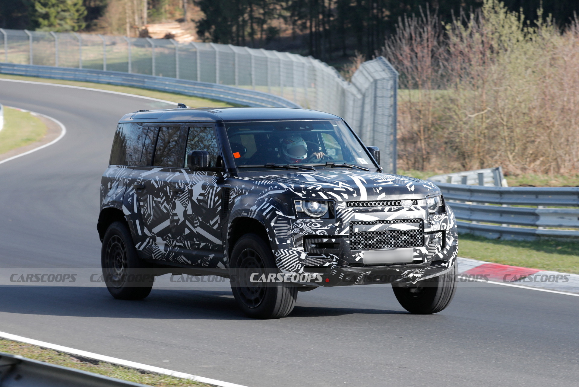 Land Rover Defender OCTA - 1