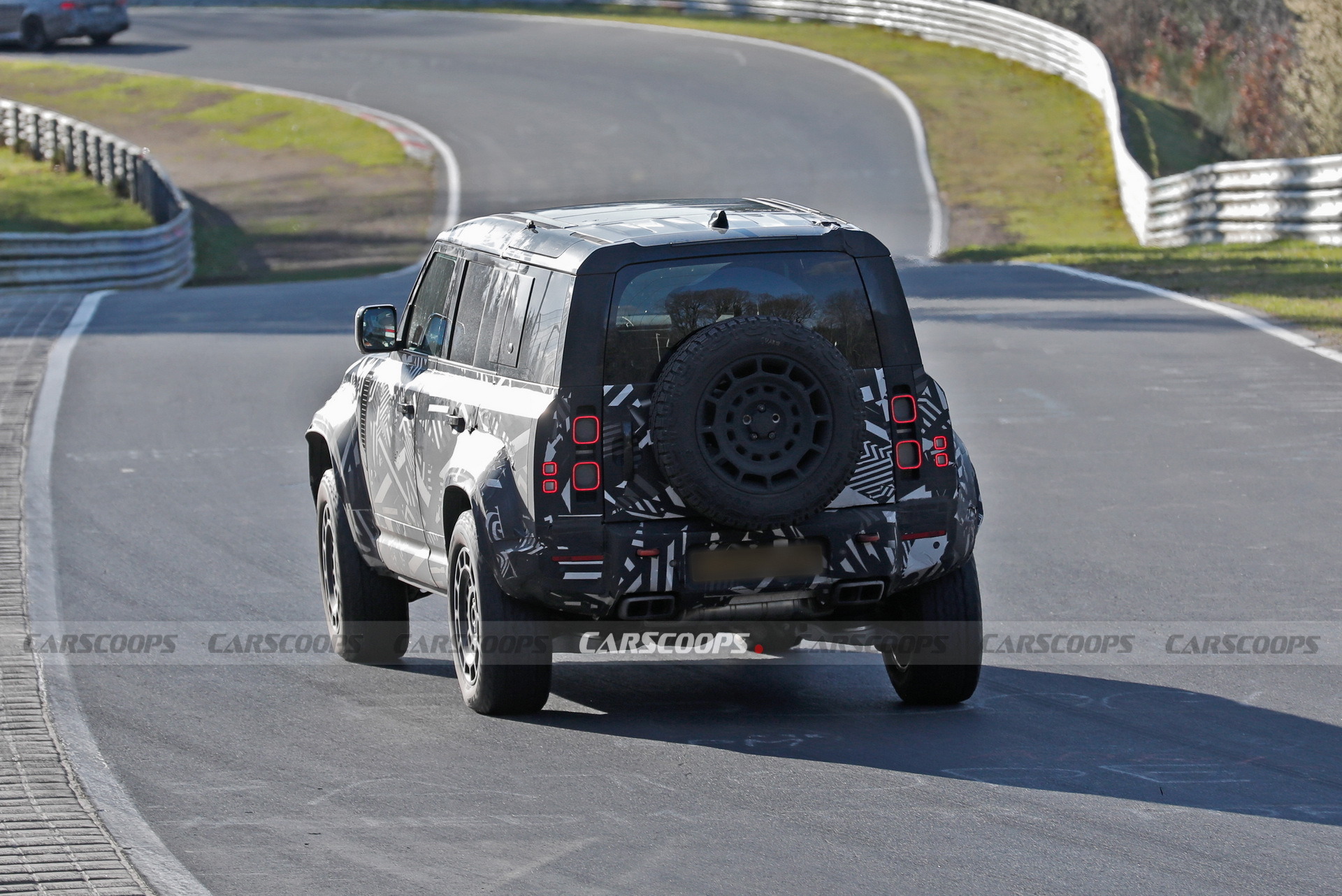 Land Rover Defender OCTA - 11