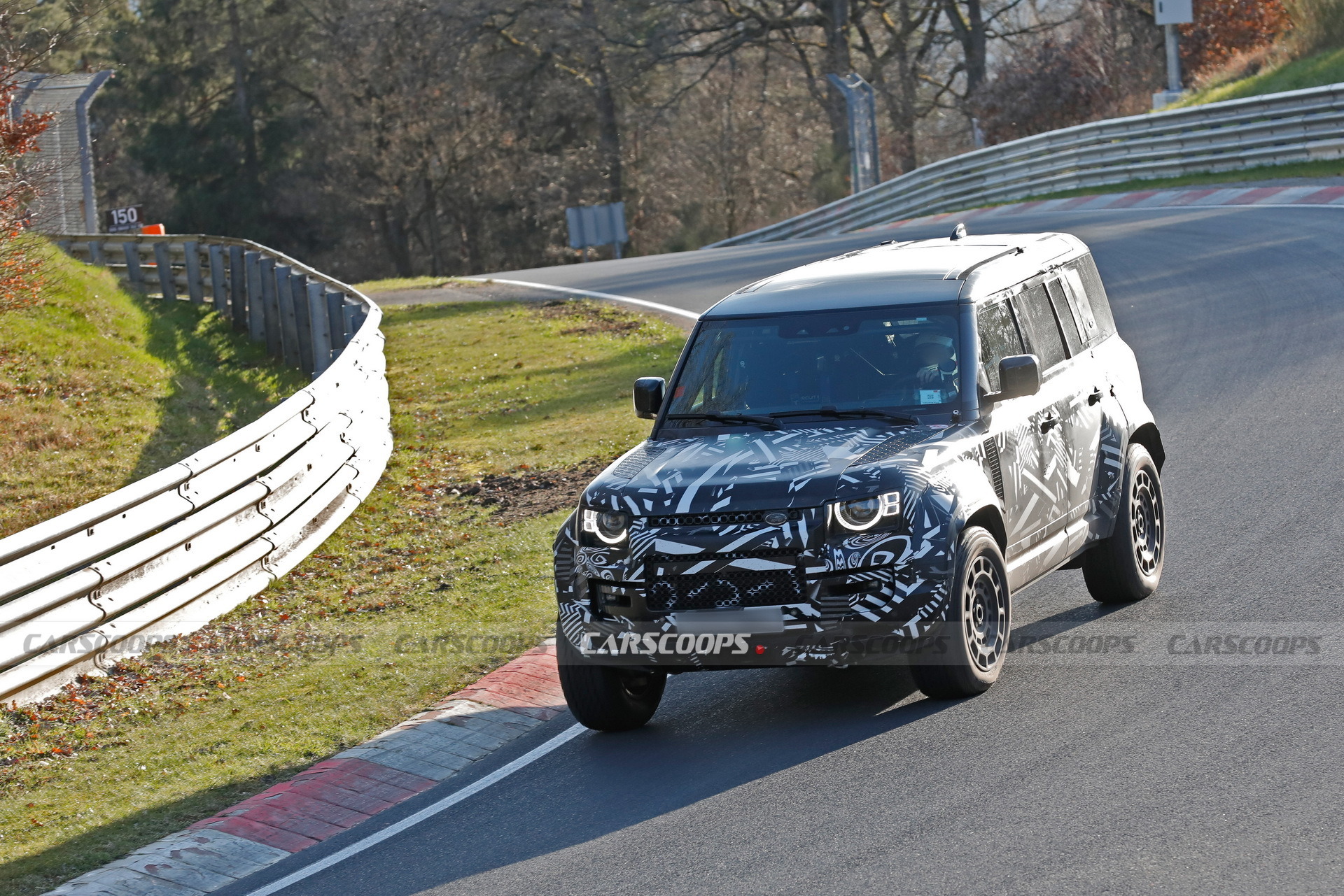 Land Rover Defender OCTA - 12