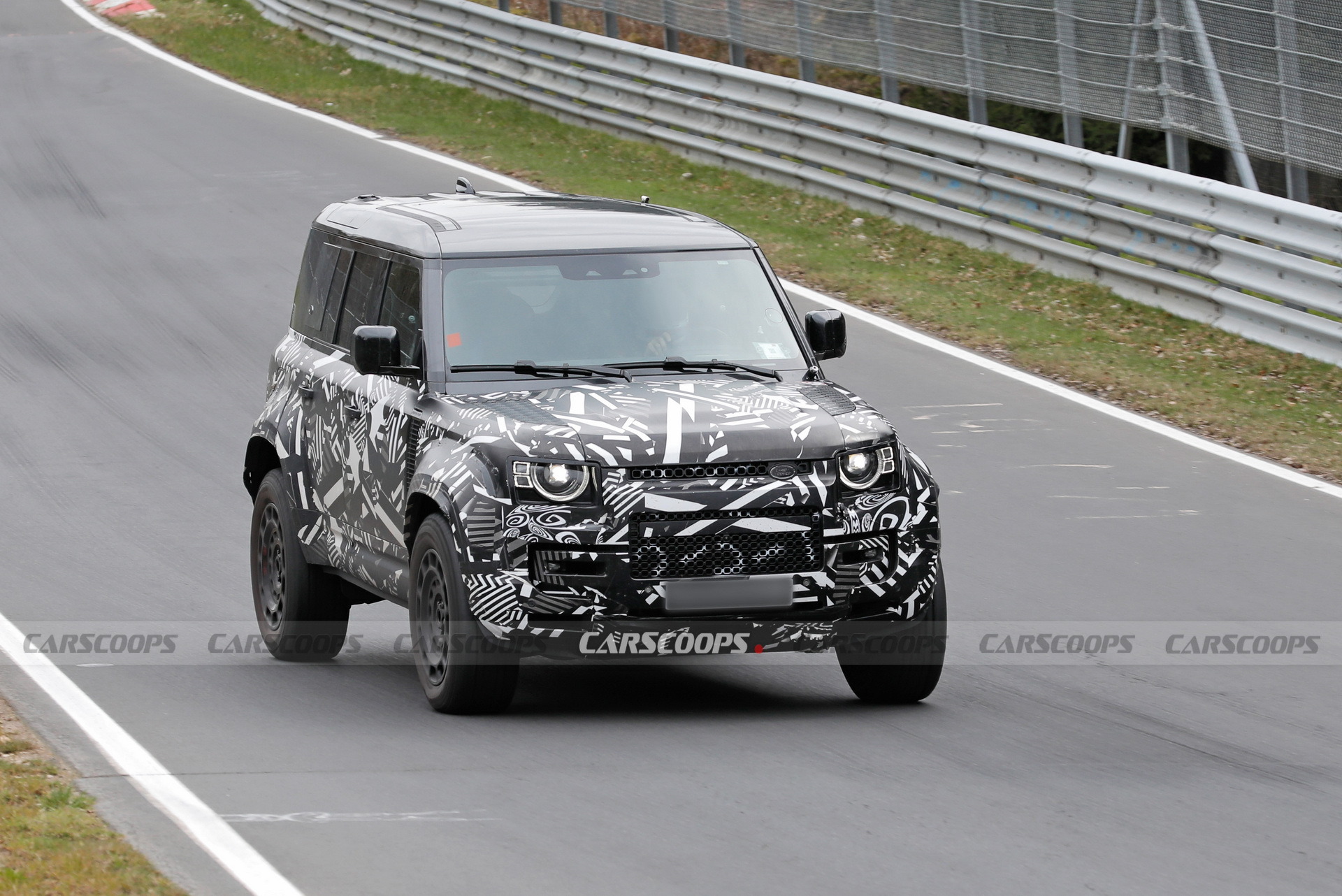 Land Rover Defender OCTA - 14