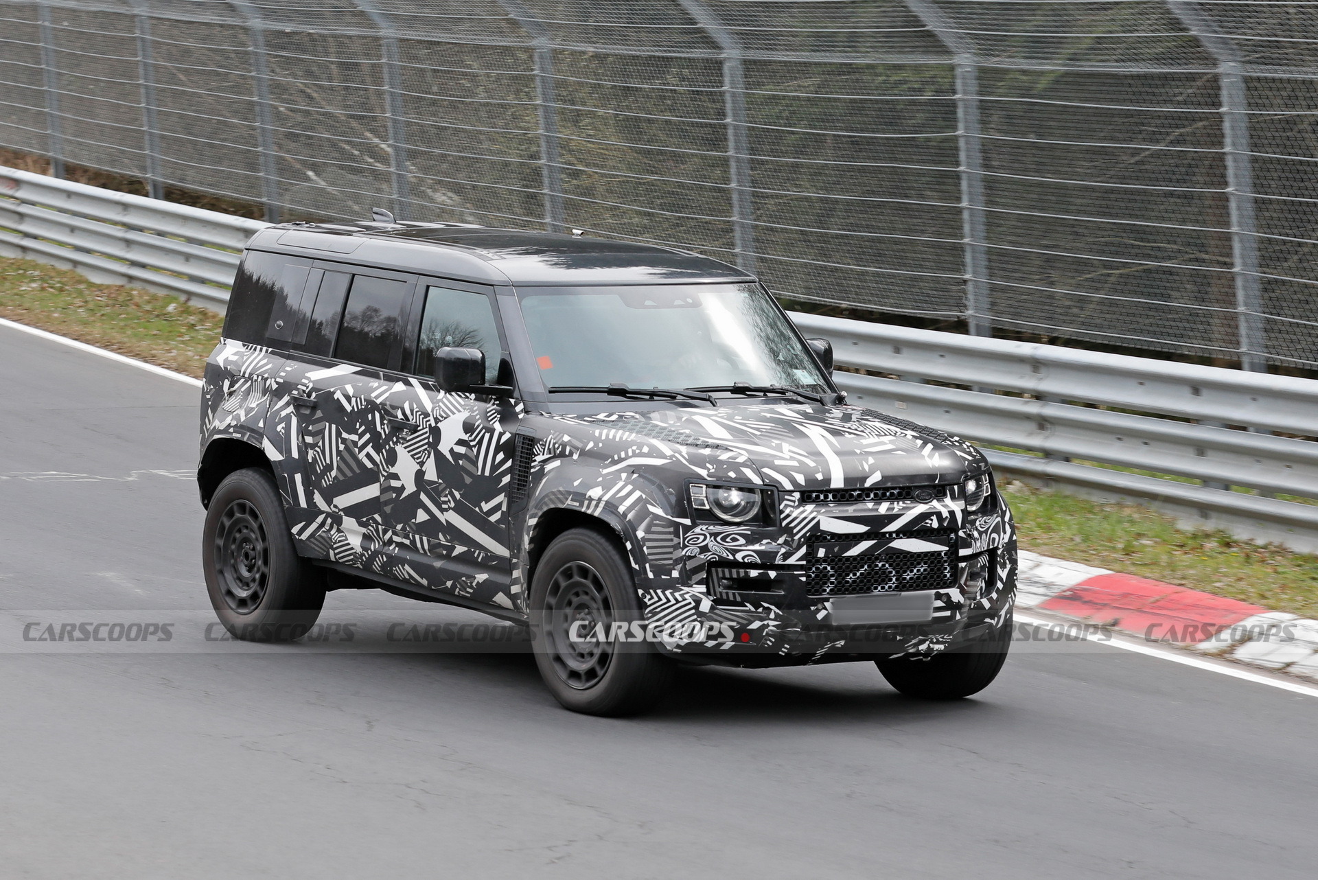 Land Rover Defender OCTA - 15