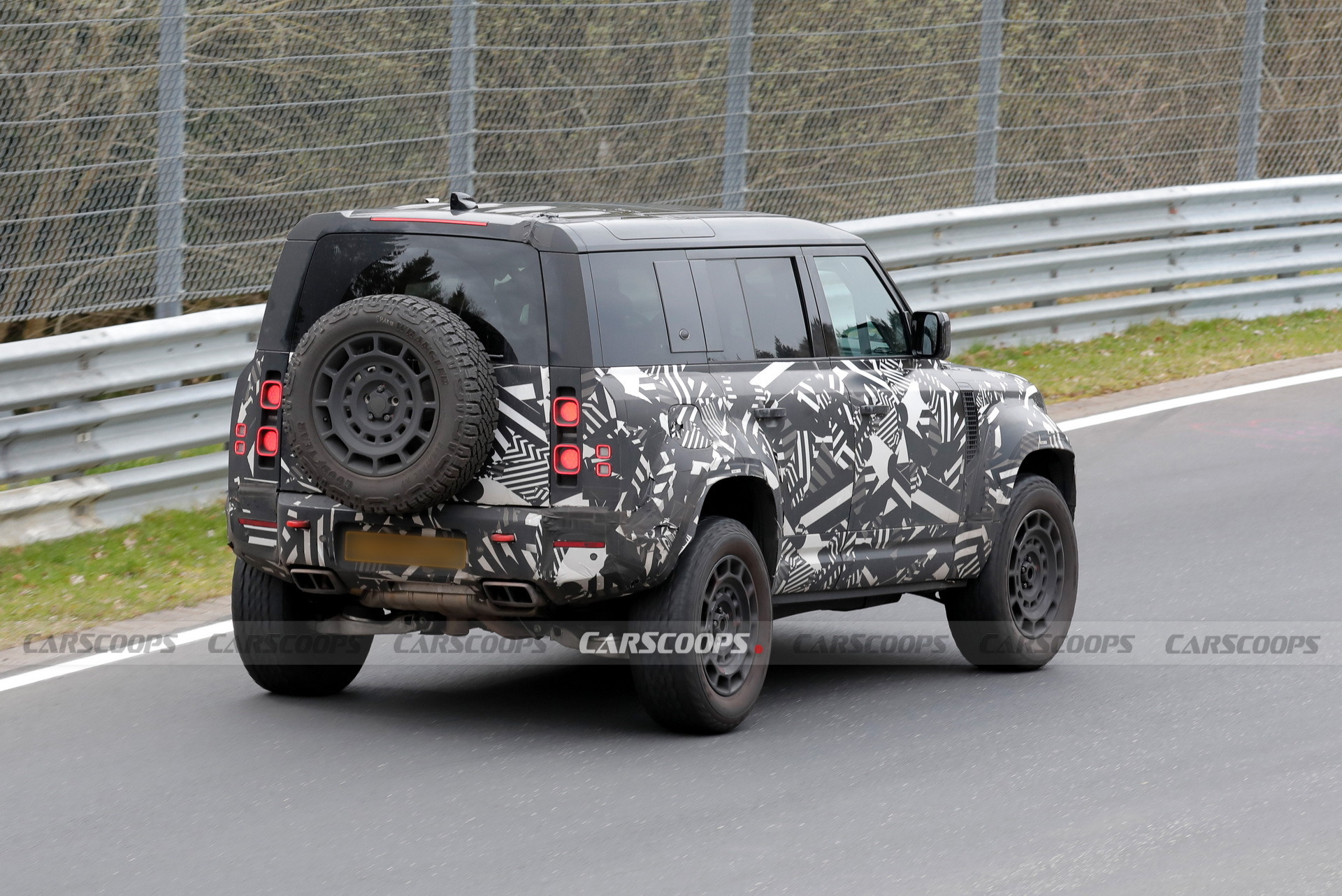 Land Rover Defender OCTA - 19