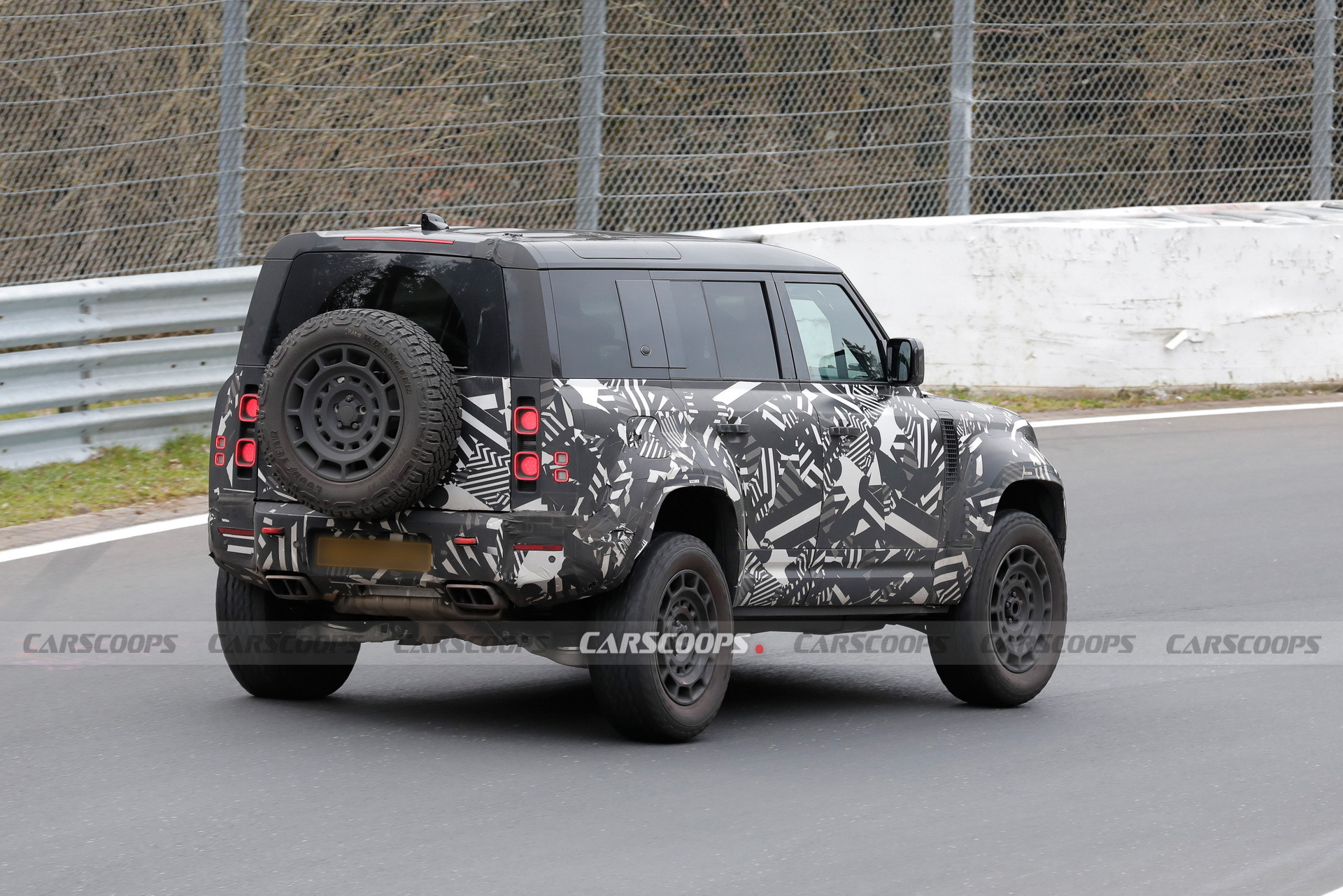 Land Rover Defender OCTA - 20