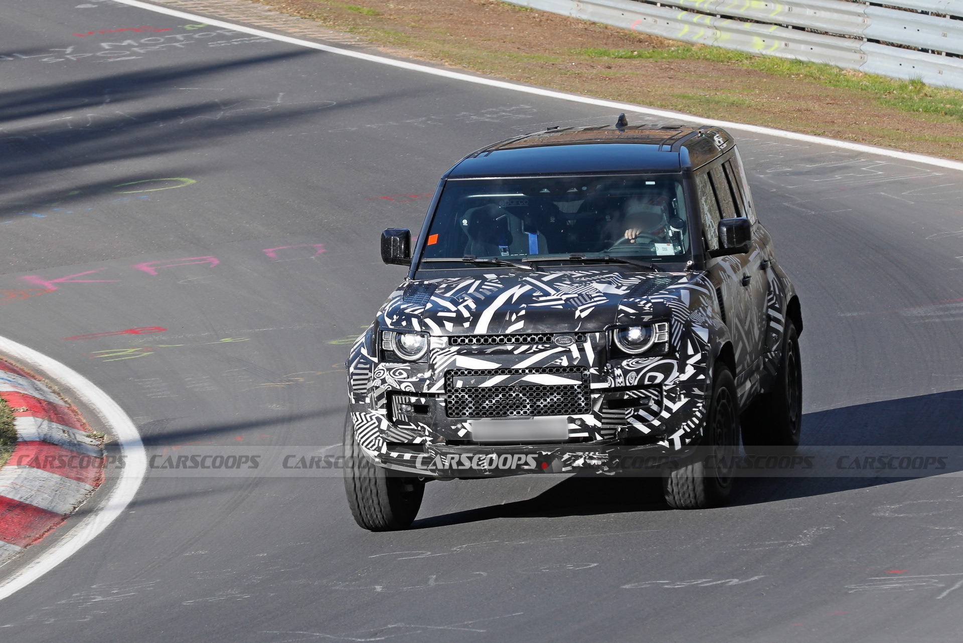 Land Rover Defender OCTA - 3