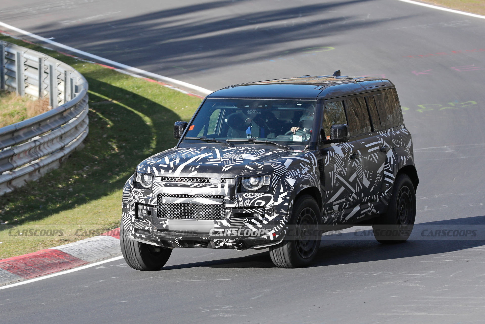 Land Rover Defender OCTA - 4
