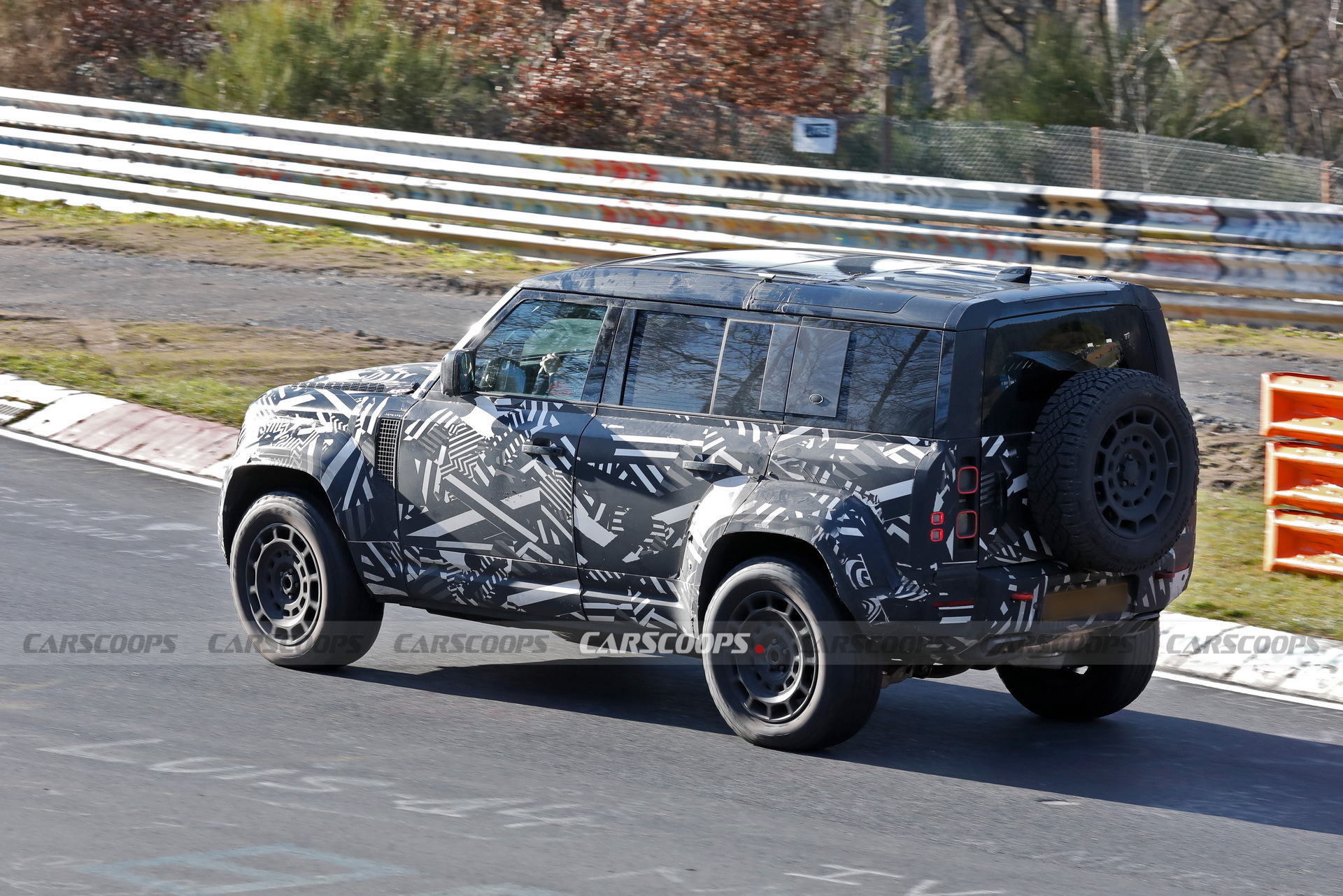 Land Rover Defender OCTA - 9