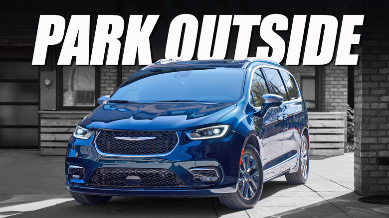Chrysler Pacifica Hybrid - Park Outside