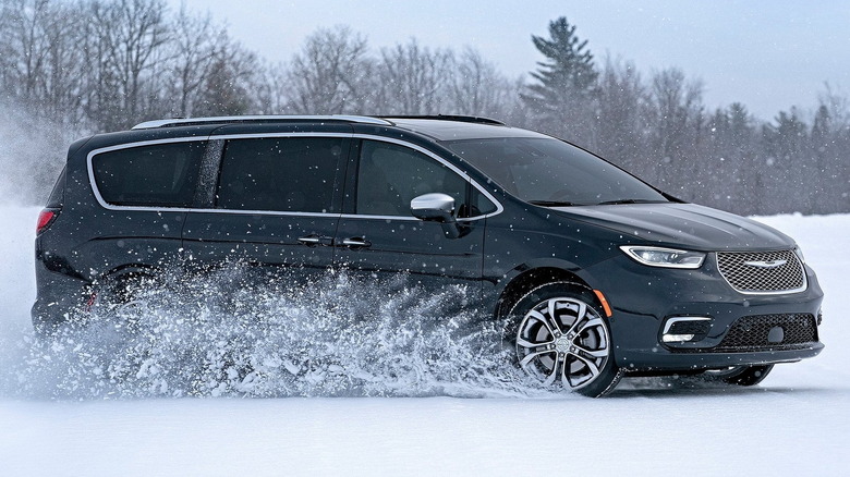 Chrysler-Pacifica-2021-1600-12