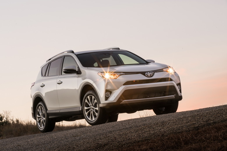 2016-toyota-rav4-limited-7.jpg