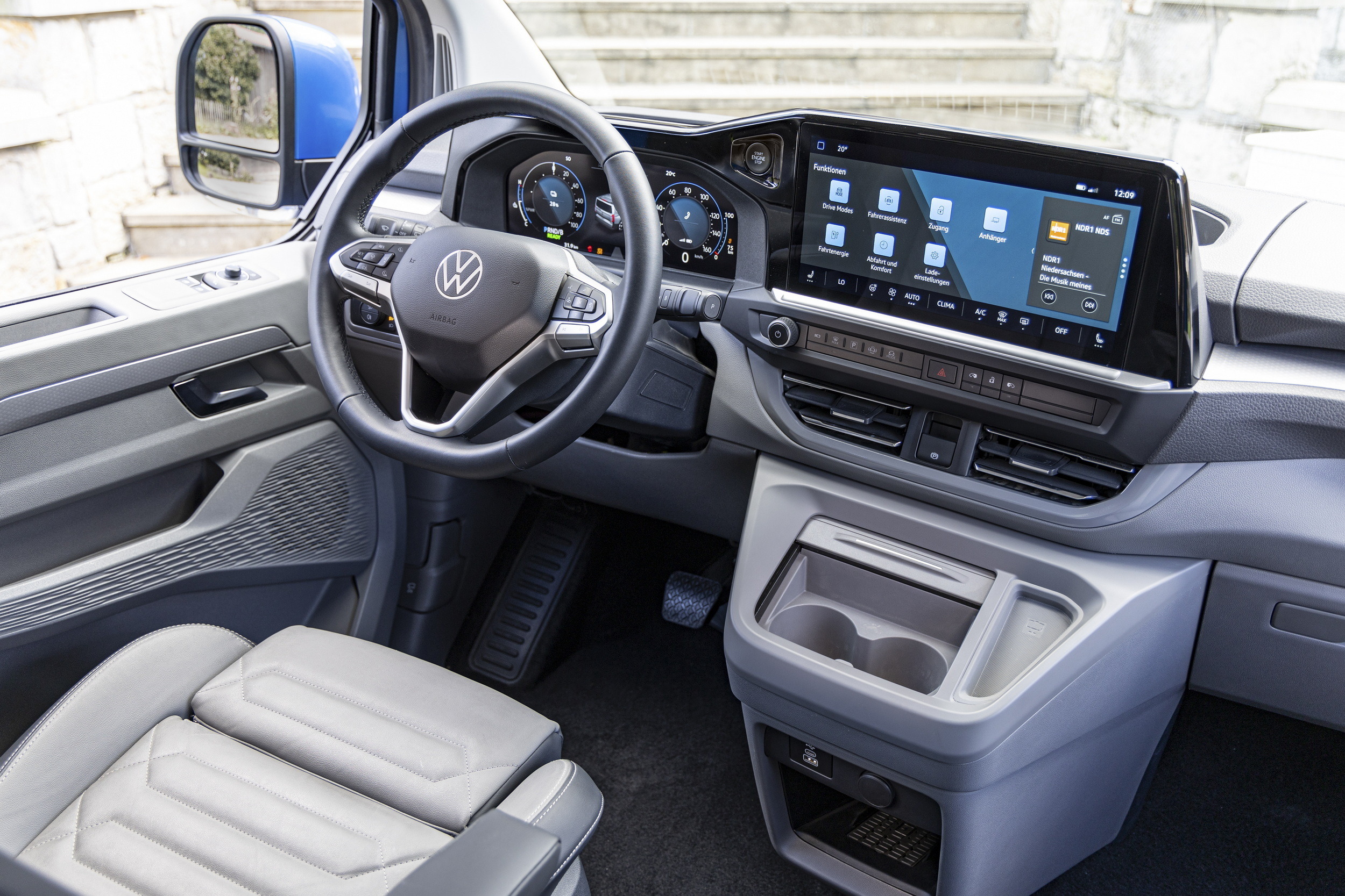 VW e-Caravelle (6)