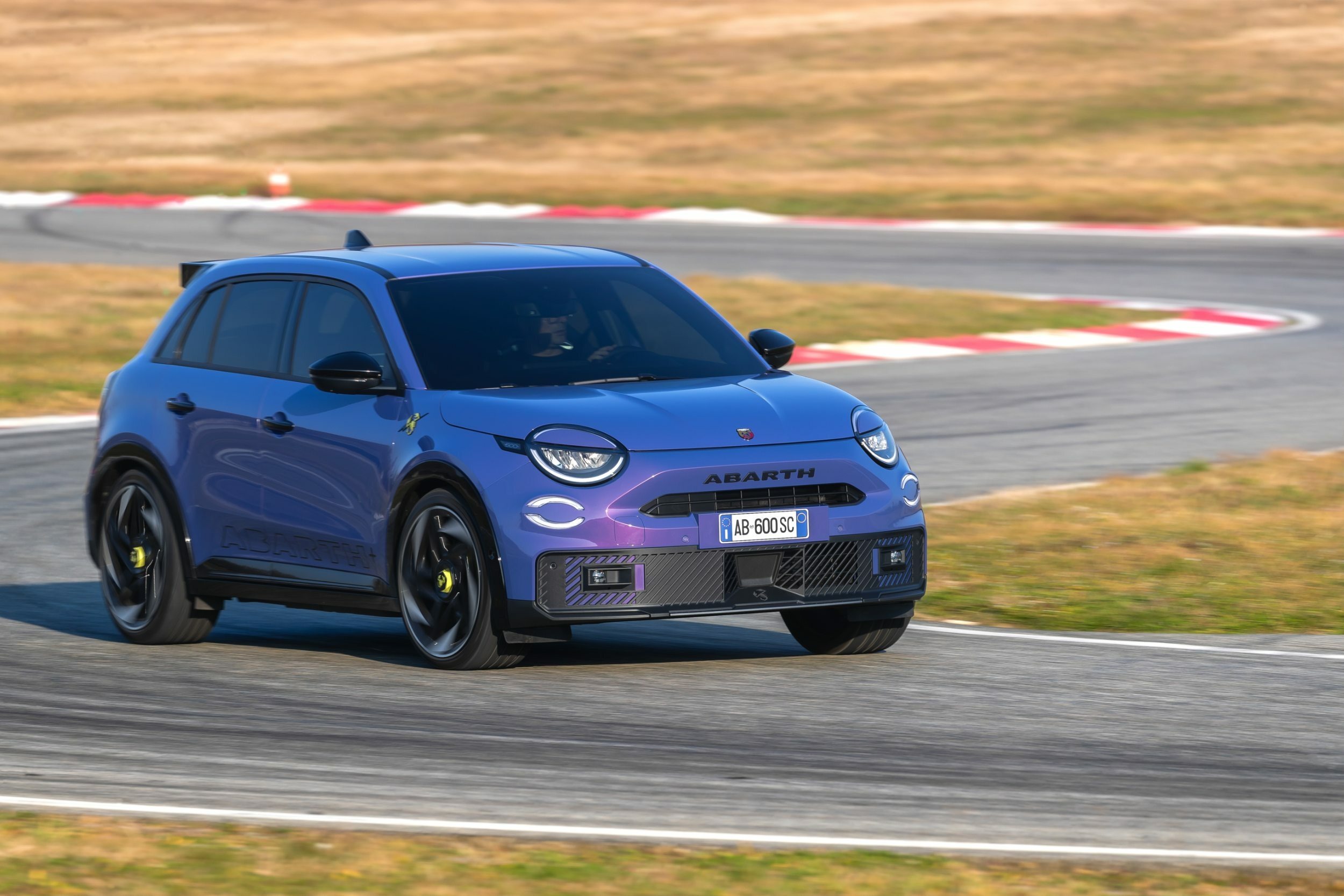 Abarth 600e Scorpionissima (11)