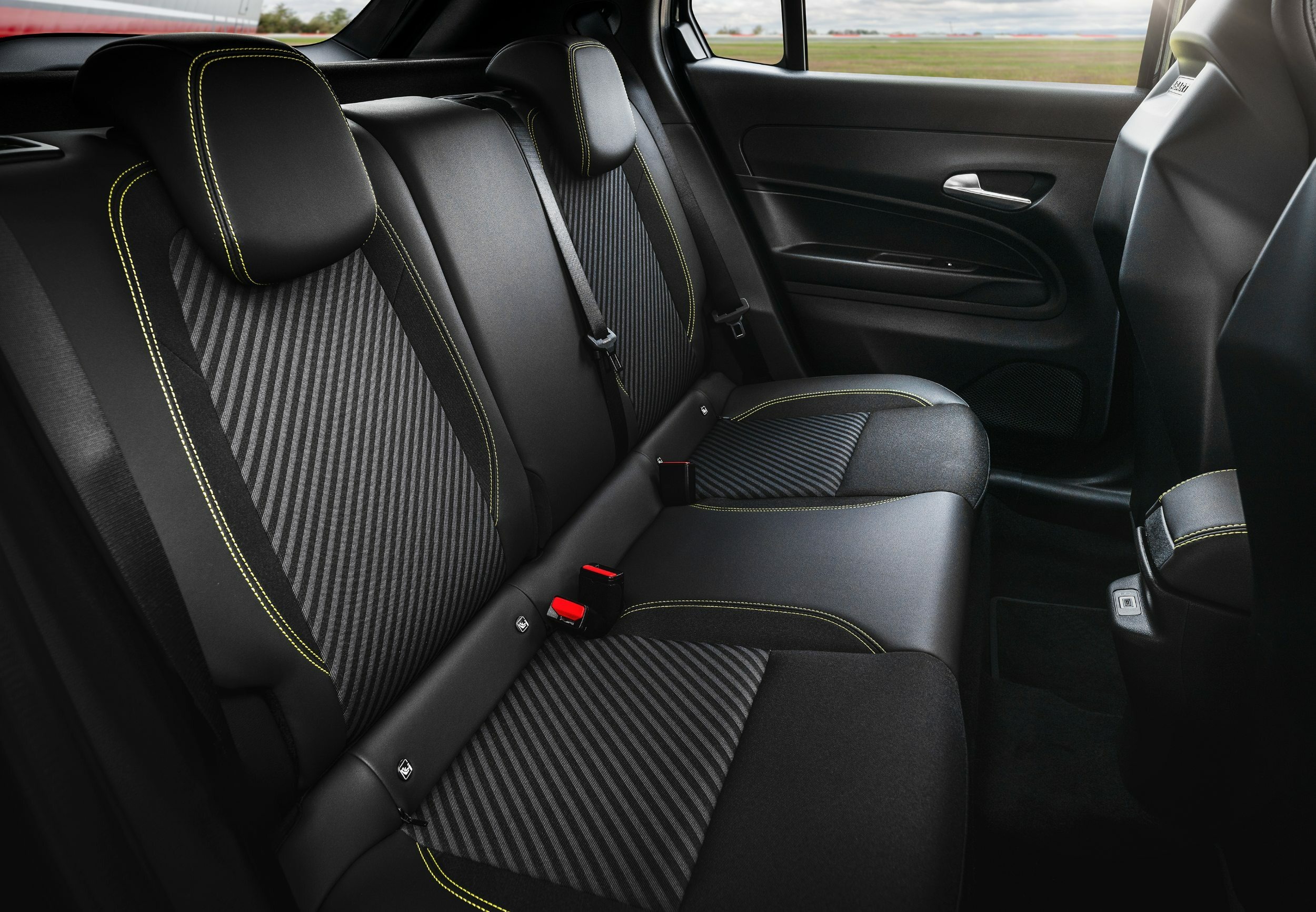 Abarth 600e Turismo Interior (4)