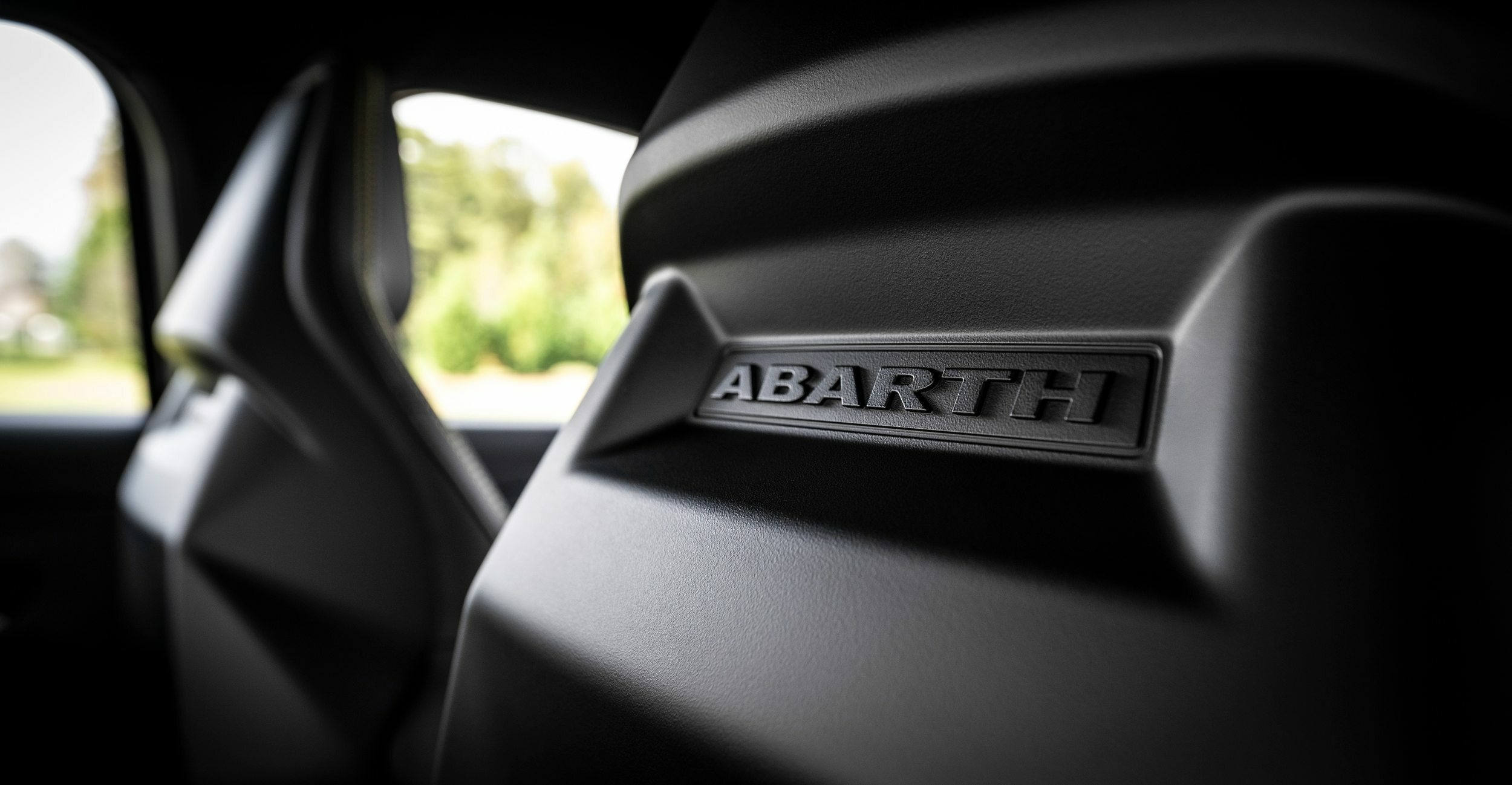Abarth 600e Turismo Interior (5)