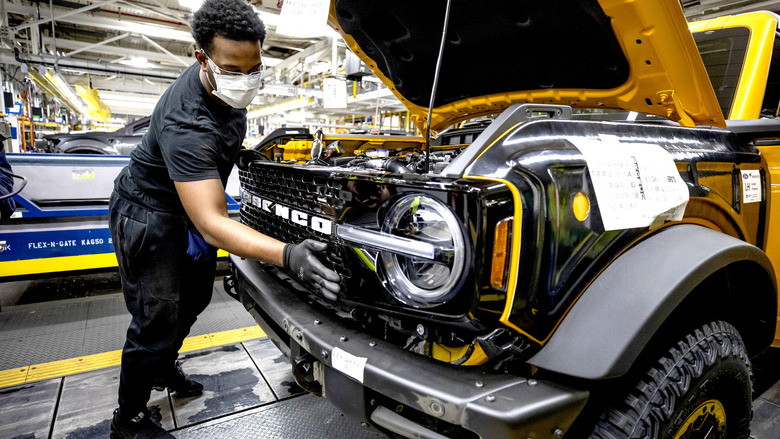 Ford_Bronco_Plant_01 copy