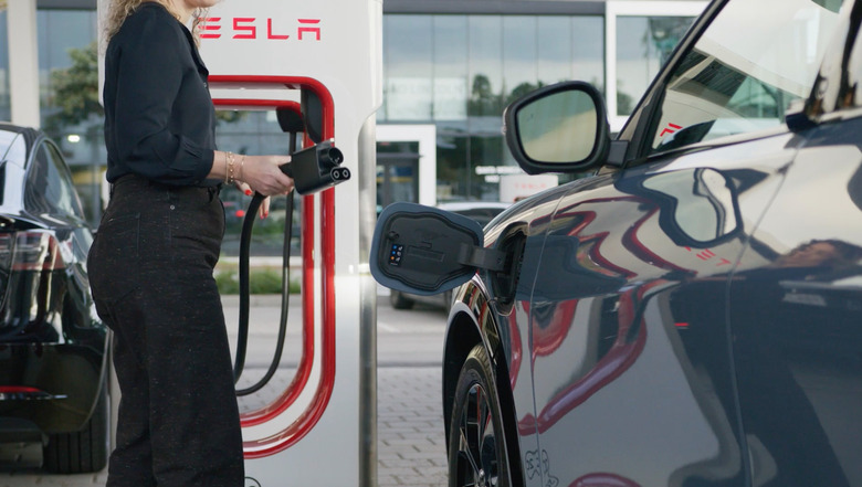 Ford Tesla Supercharger 00007