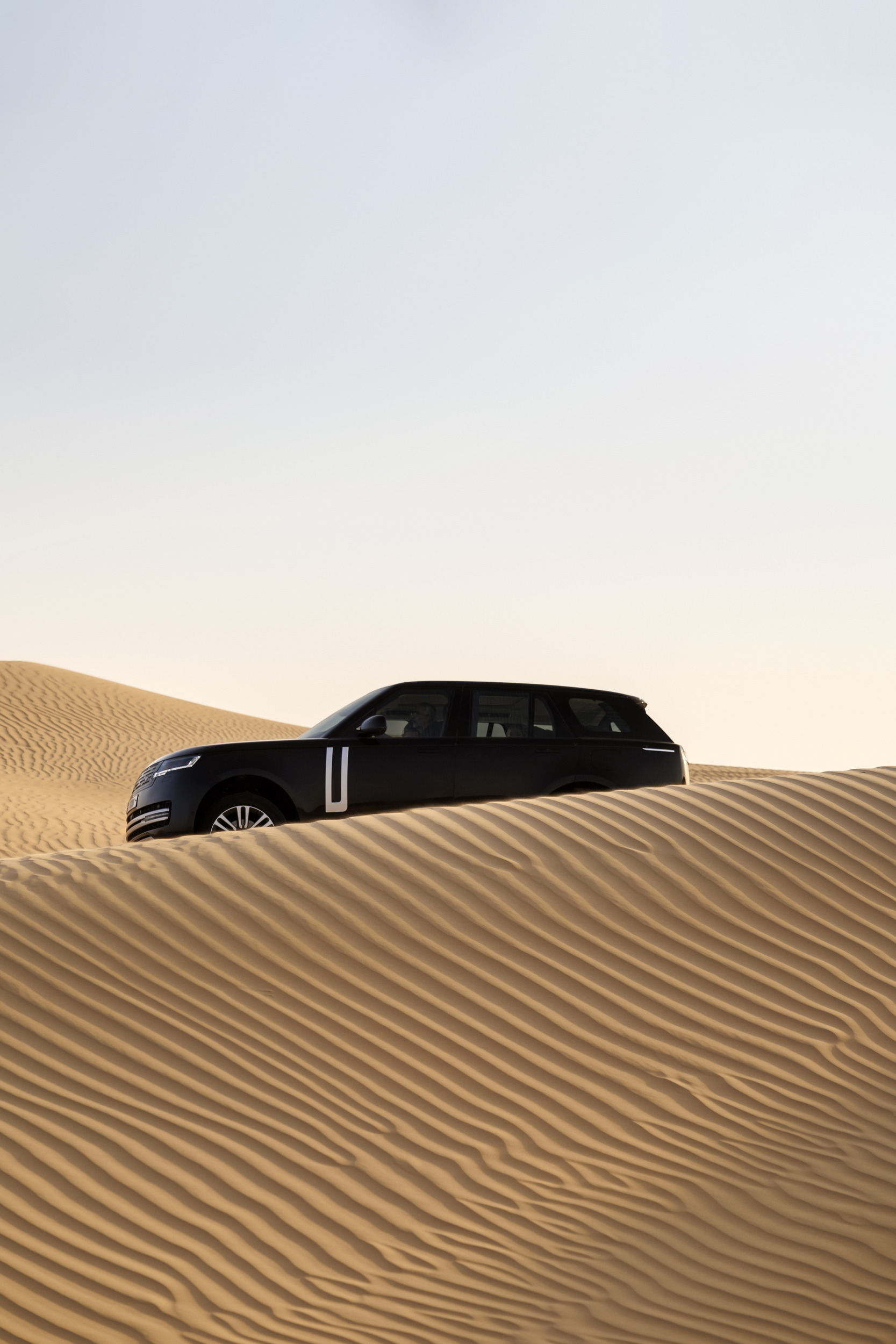 Range Rover BEV Prototype - United Arab Emirates (4)