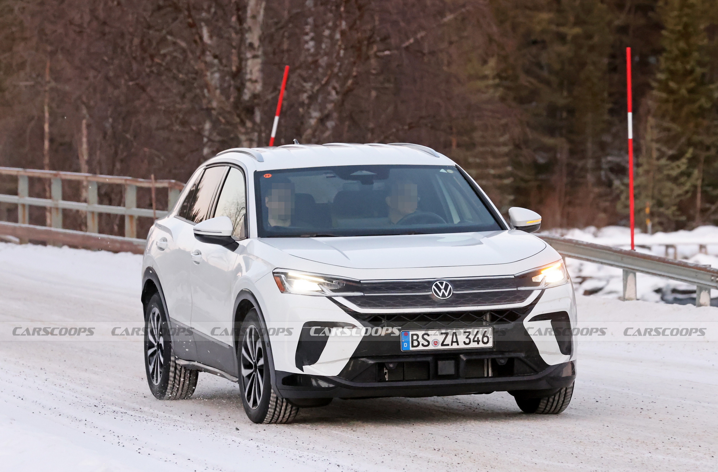 VW T-Roc - New Scoop (1)