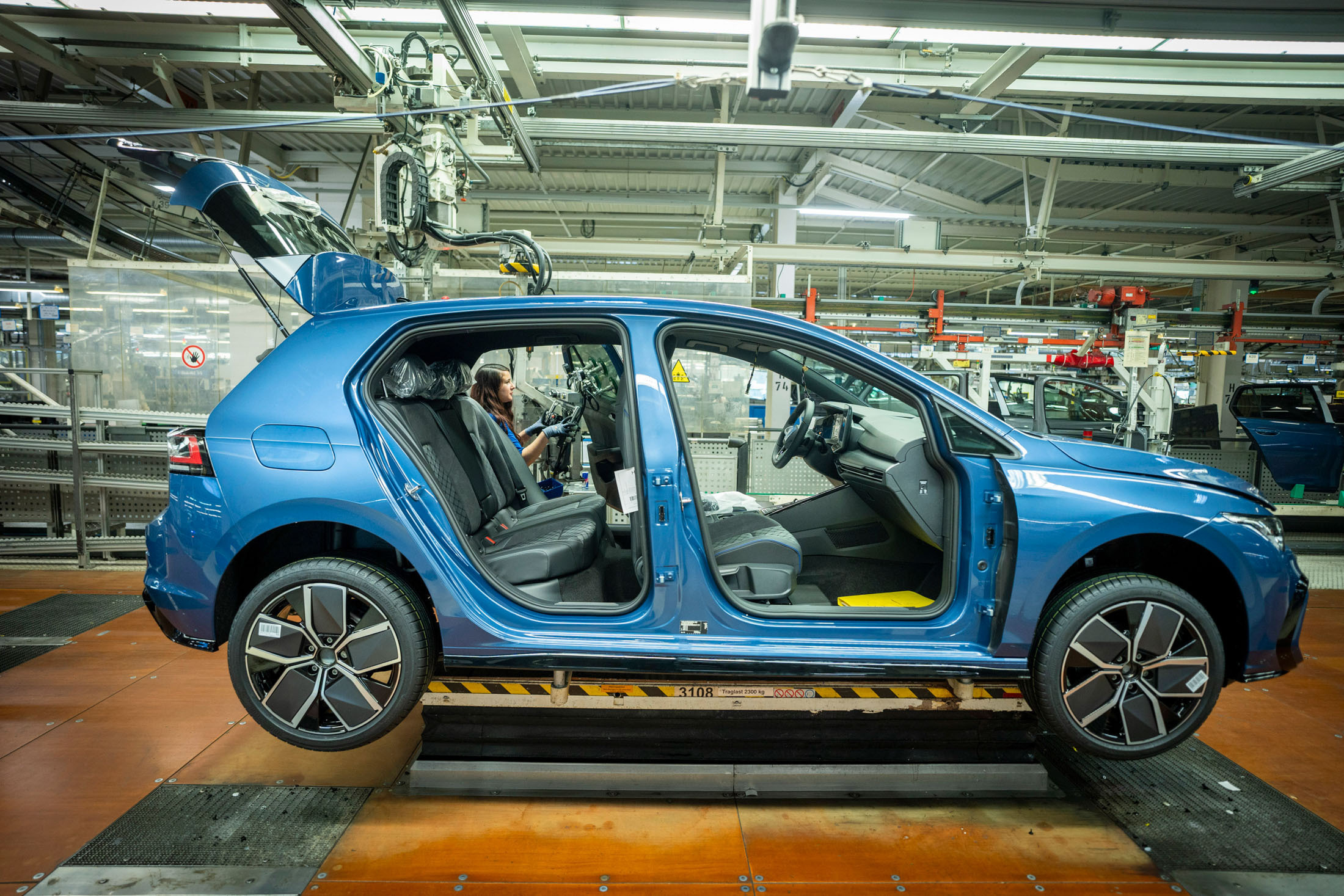 VW Wolfsburg plant Golf 00004