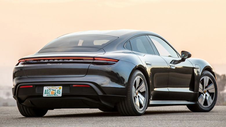Porsche-Taycan-2