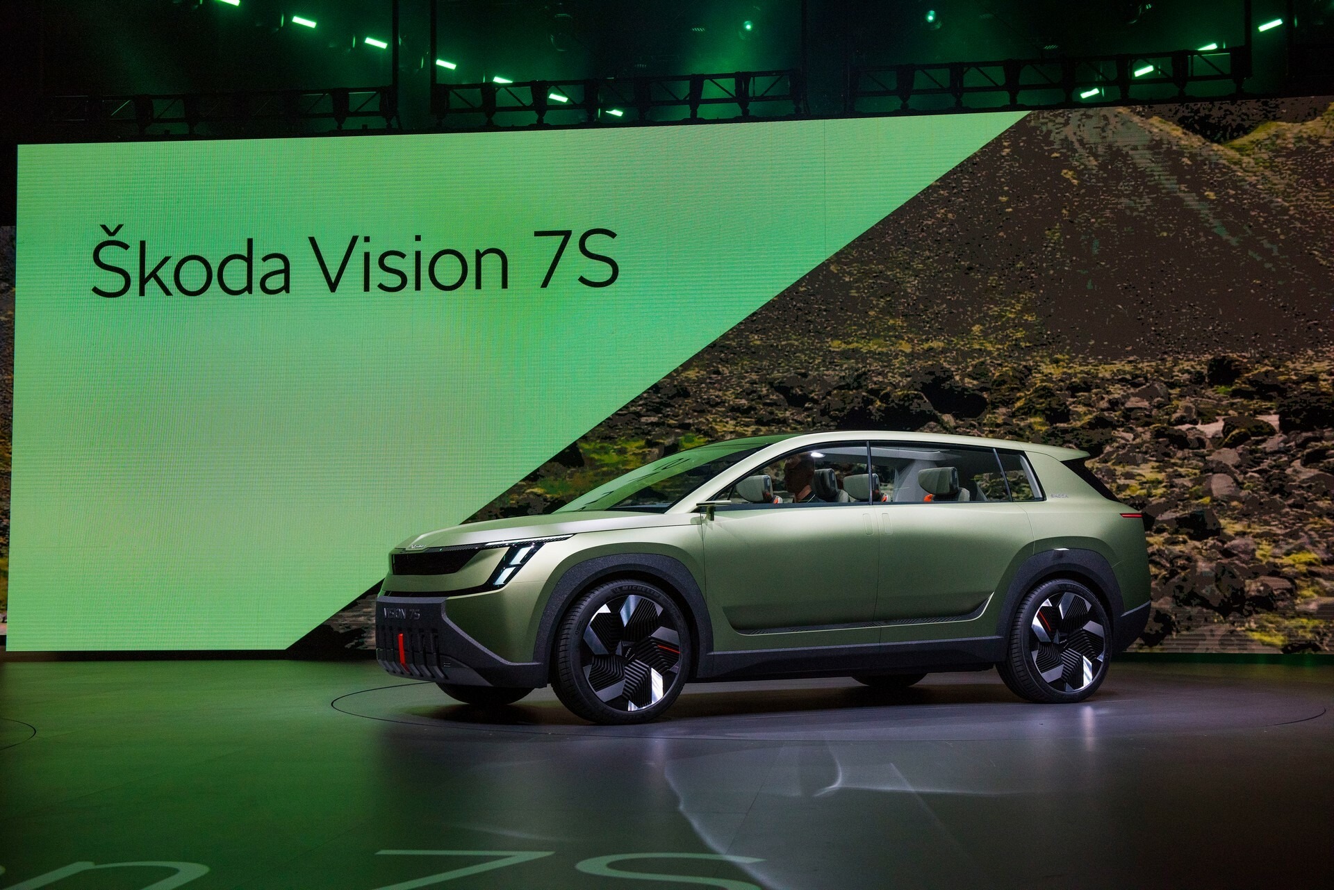 Skoda Vision 7S concept 0114 253