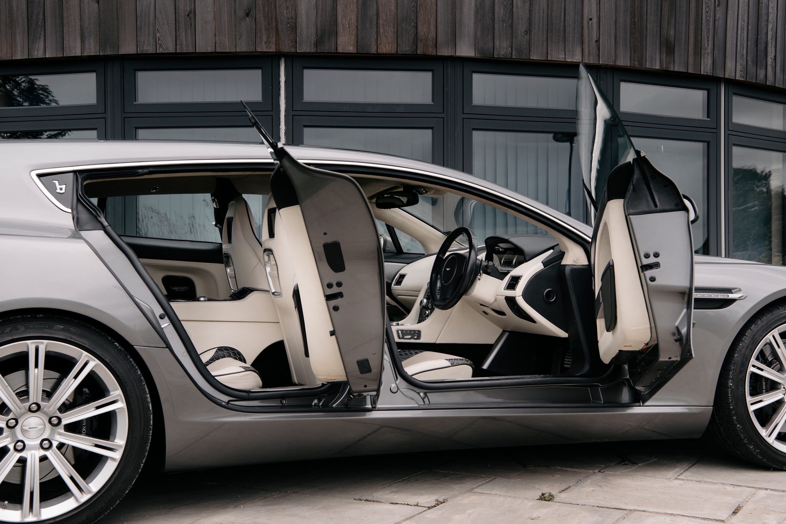 Aston Martin Rapide Shooting Brake Bertone - 15