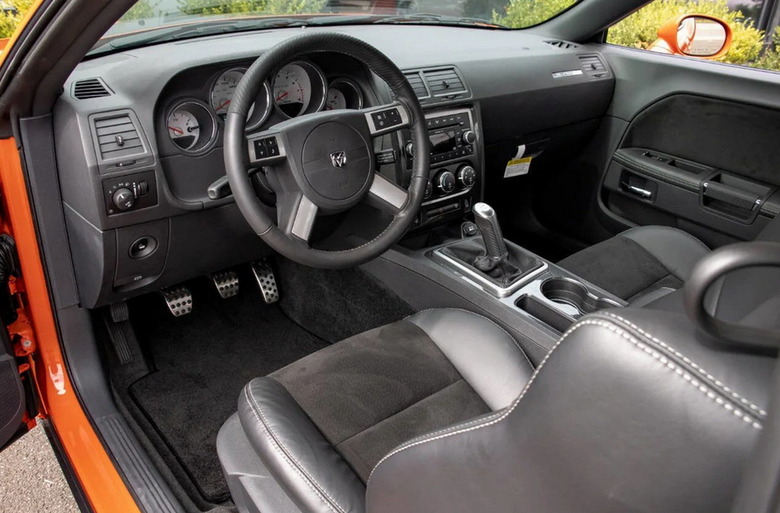 DODGE-CHALLENGER-USED-17