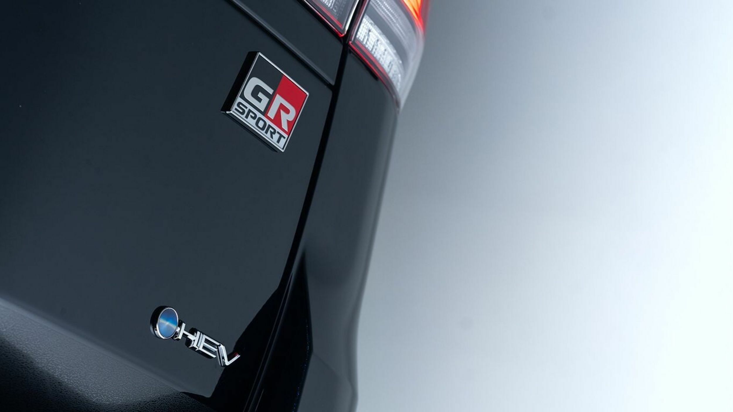 Toyota Land Cruiser 300 Hybrid (15)