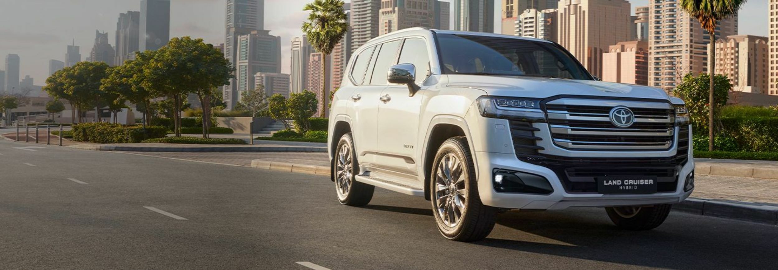 Toyota Land Cruiser 300 Hybrid (4)
