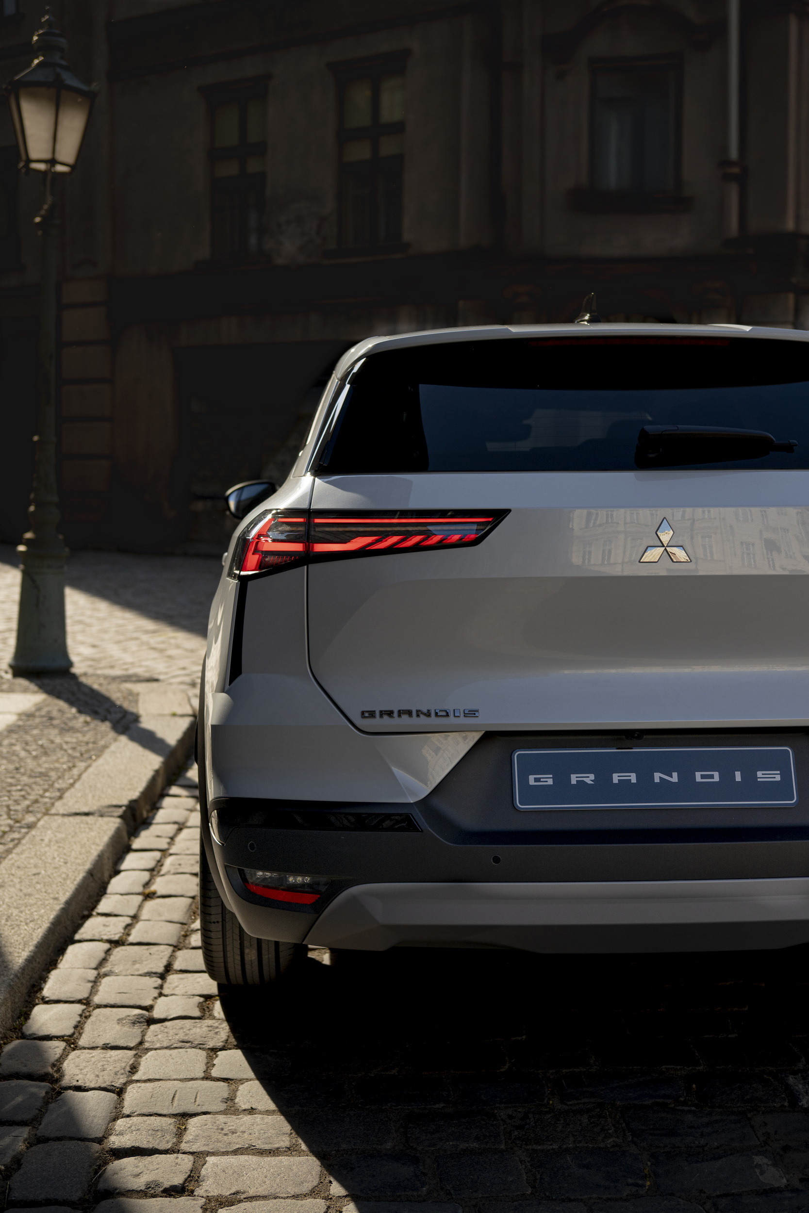 Mitsubishi Grandis (2)