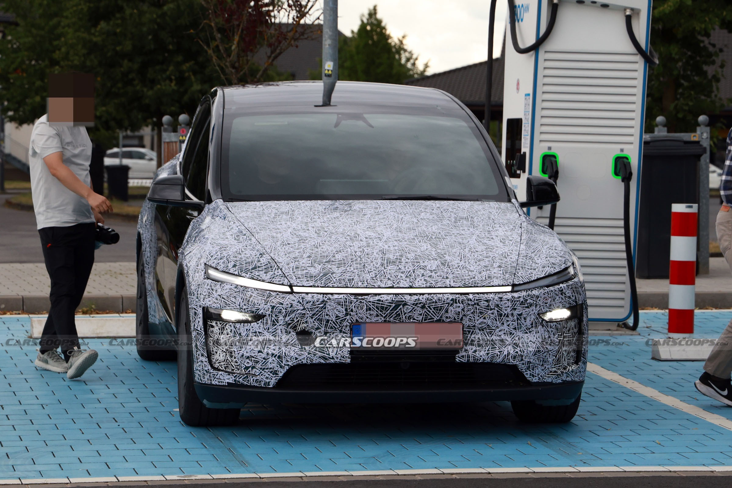 Tesla Model Y Performance scoop 00002