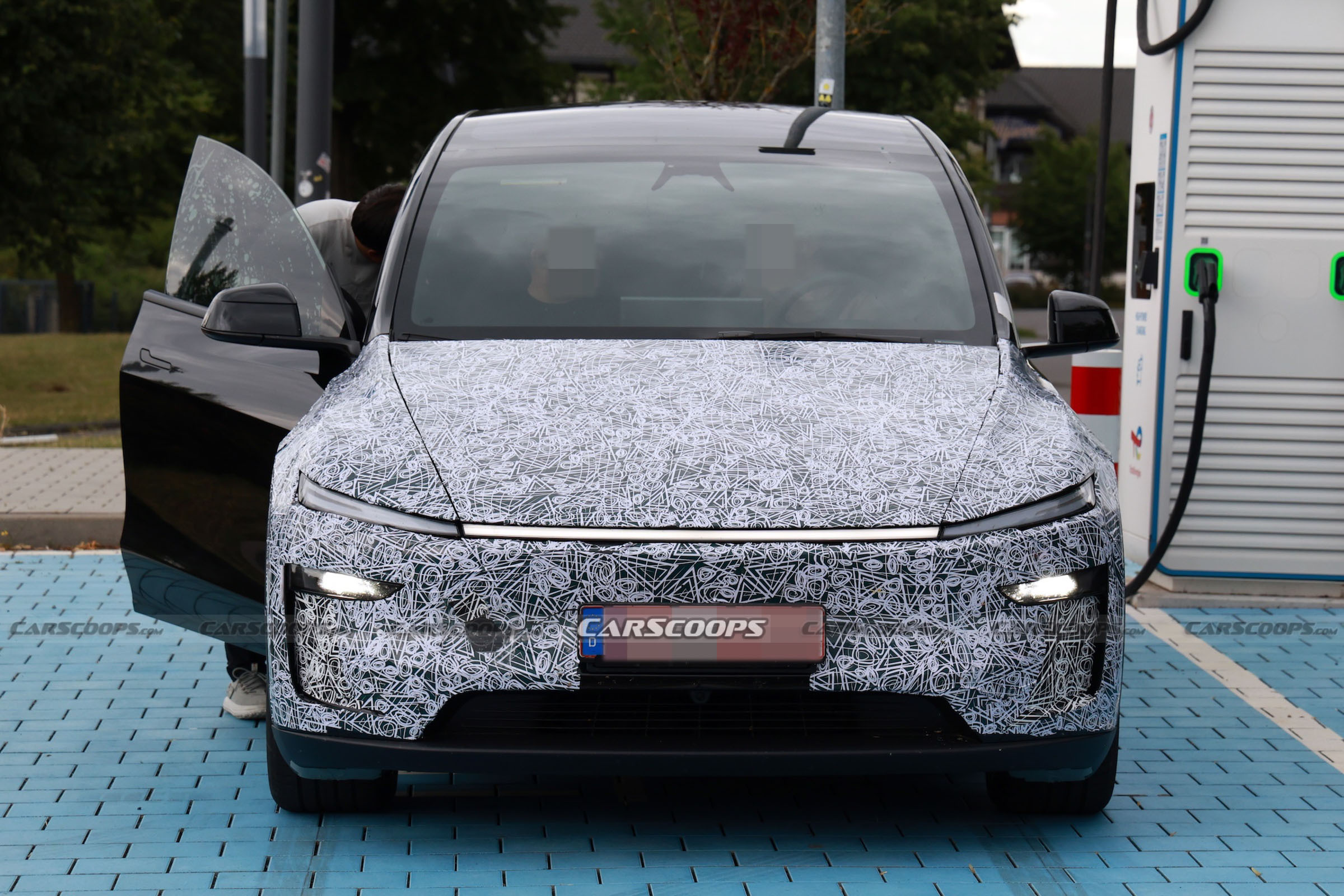 Tesla Model Y Performance scoop 00003