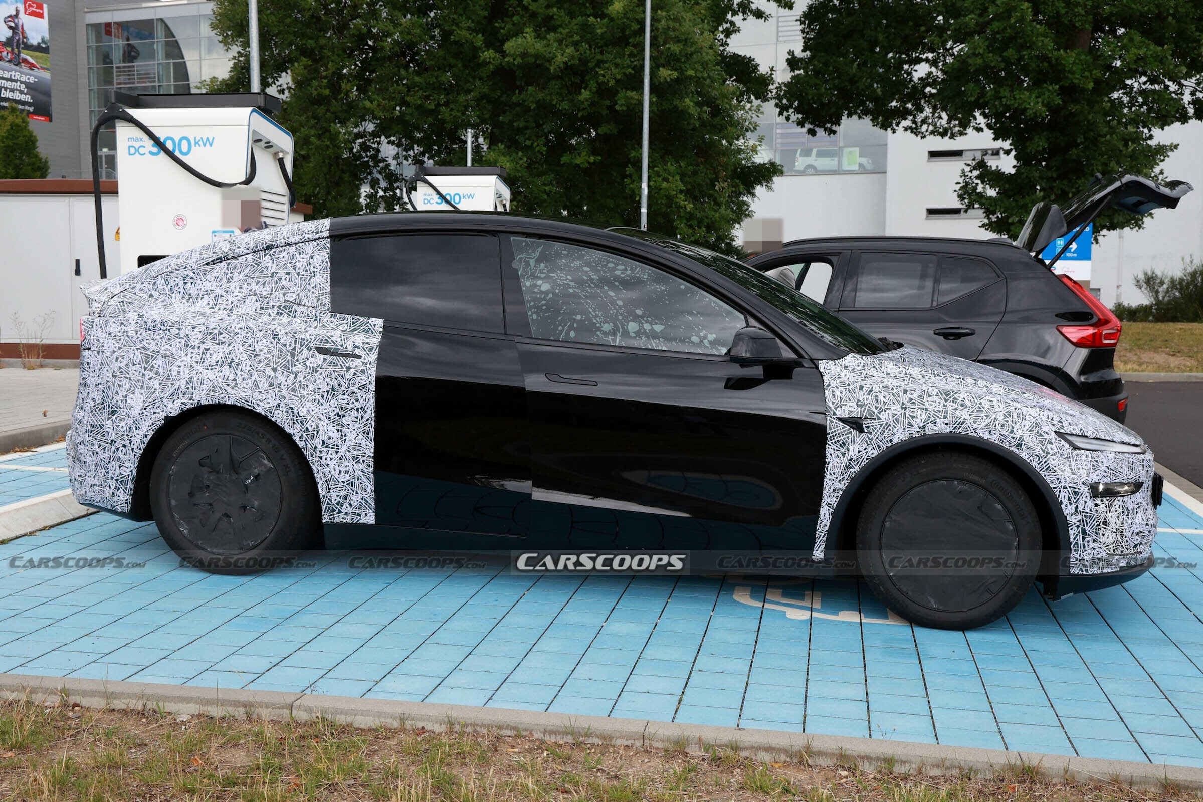 Tesla Model Y Performance scoop 00004