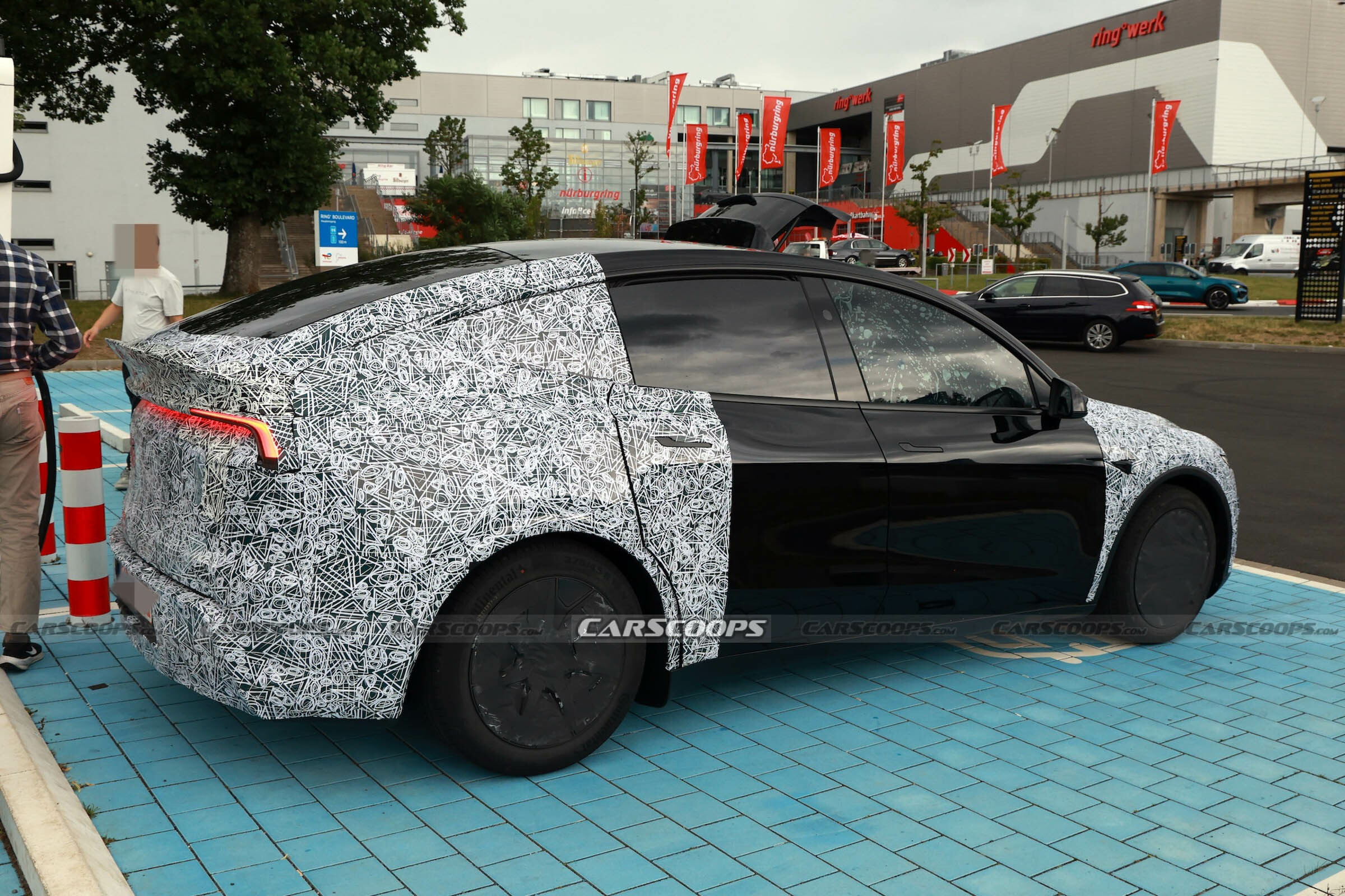 Tesla Model Y Performance scoop 00005