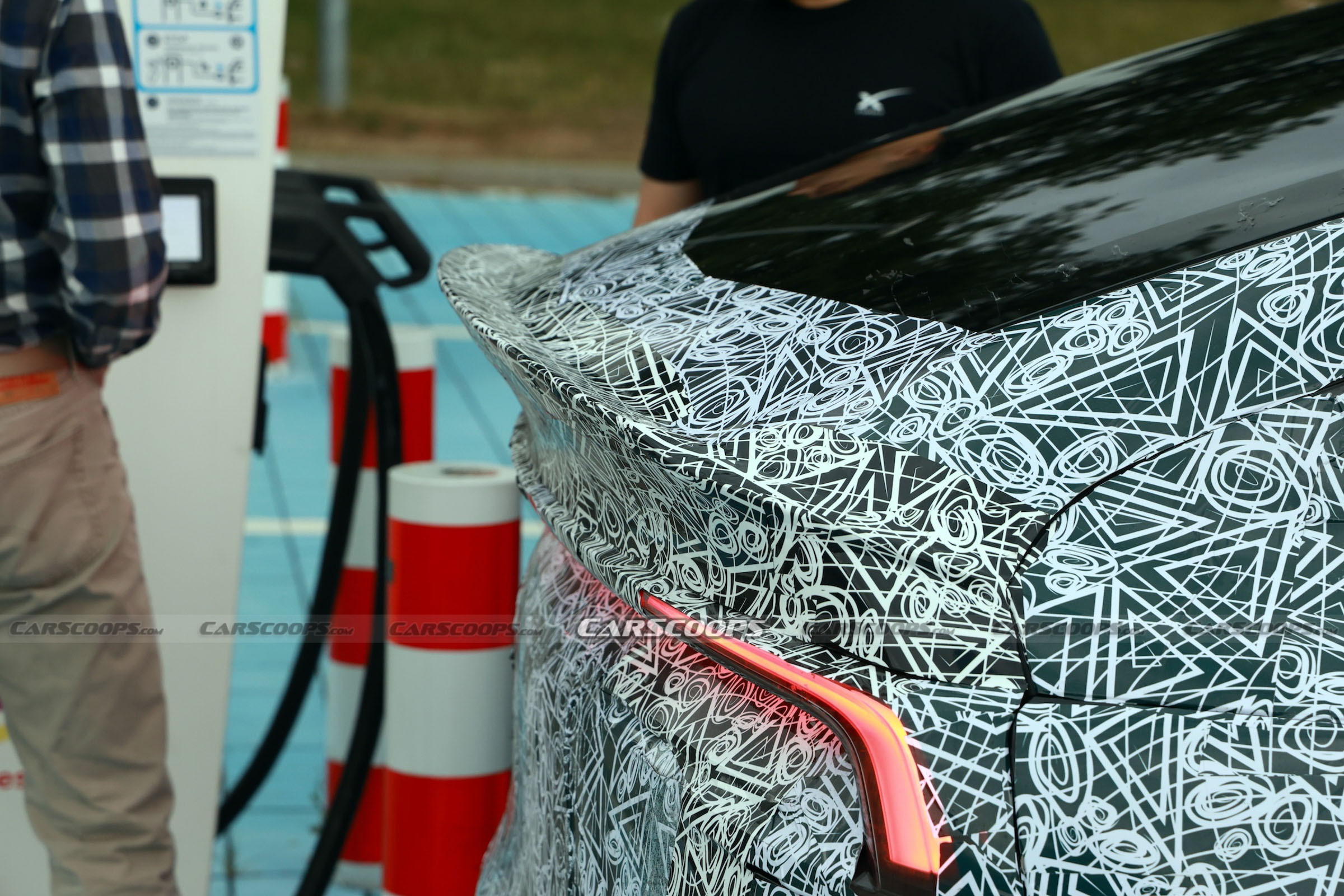 Tesla Model Y Performance scoop 00007