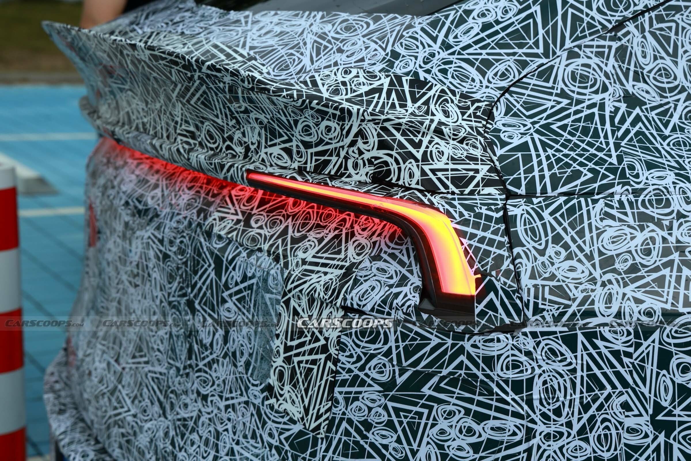 Tesla Model Y Performance scoop 00008