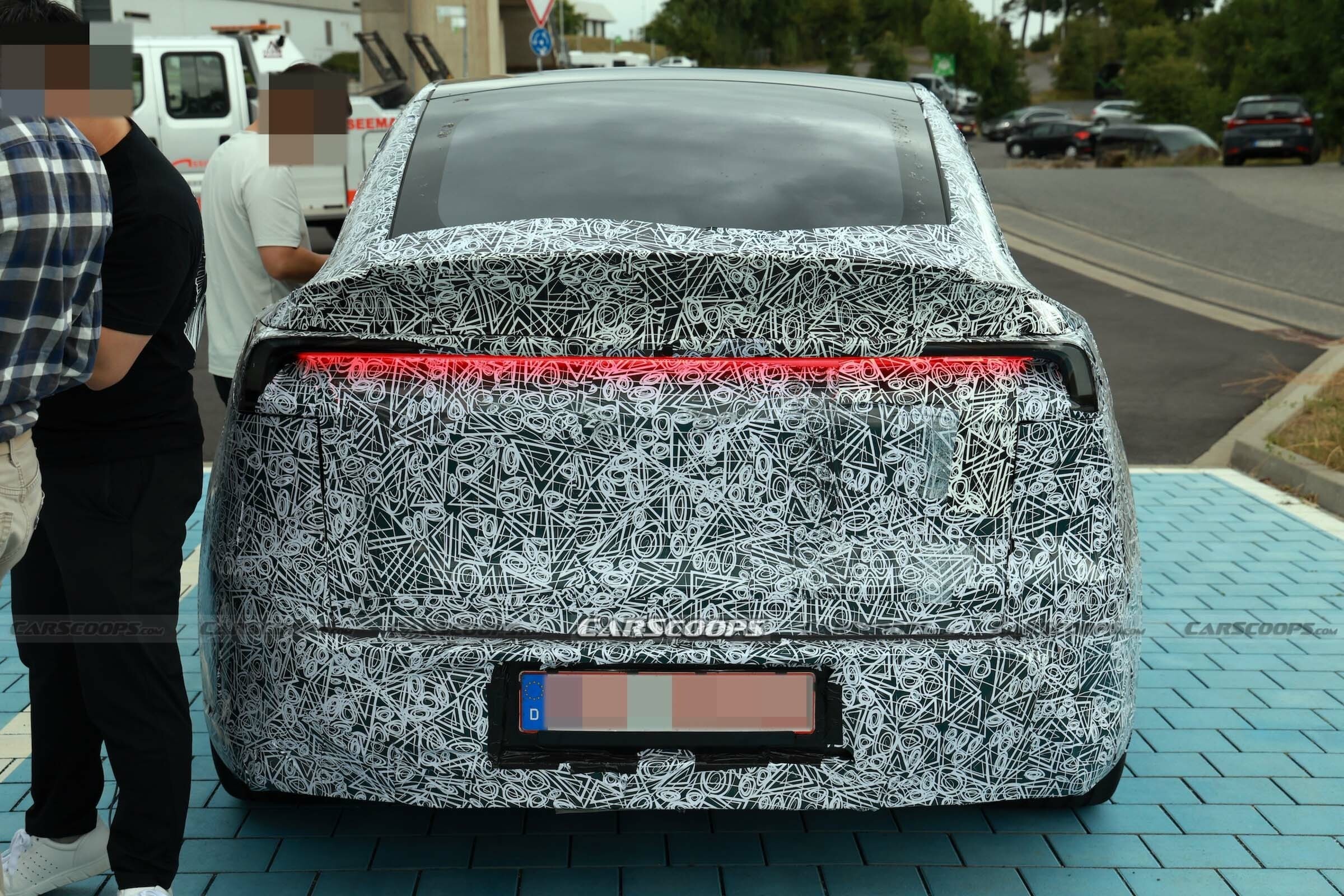 Tesla Model Y Performance scoop 00012