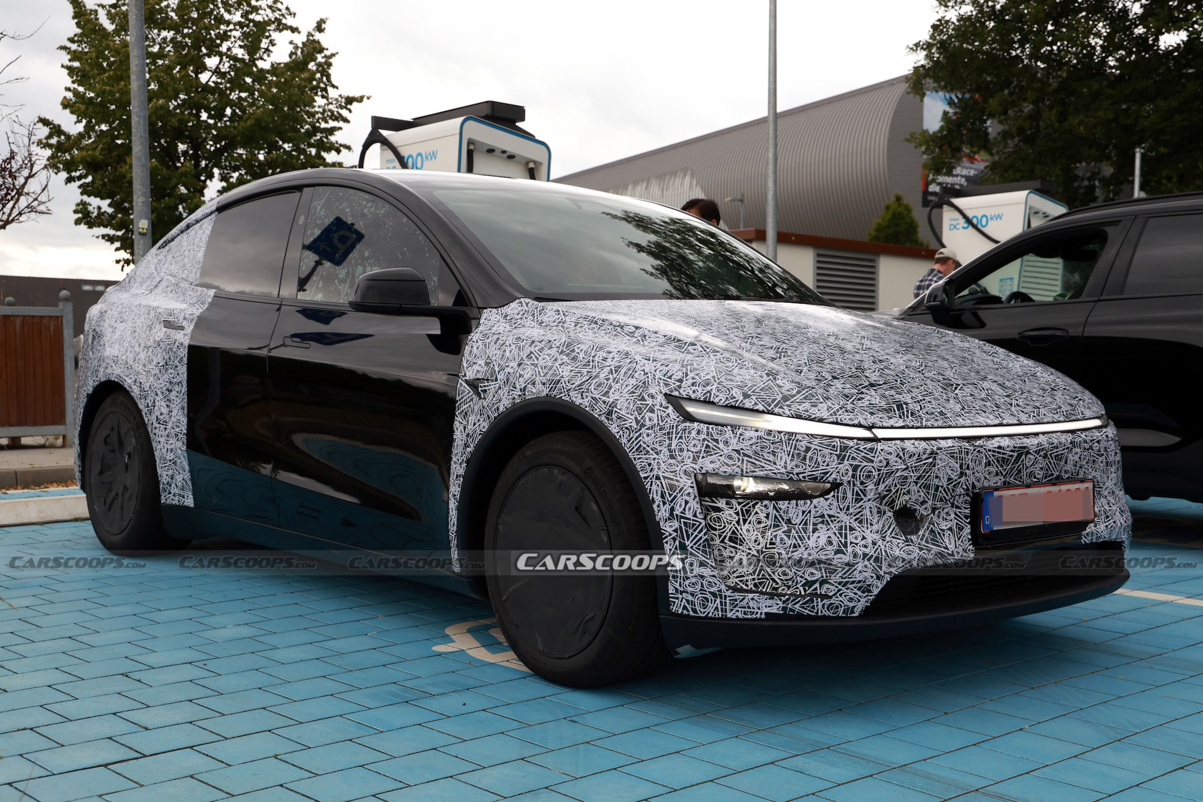 Tesla Model Y Performance scoop 00014
