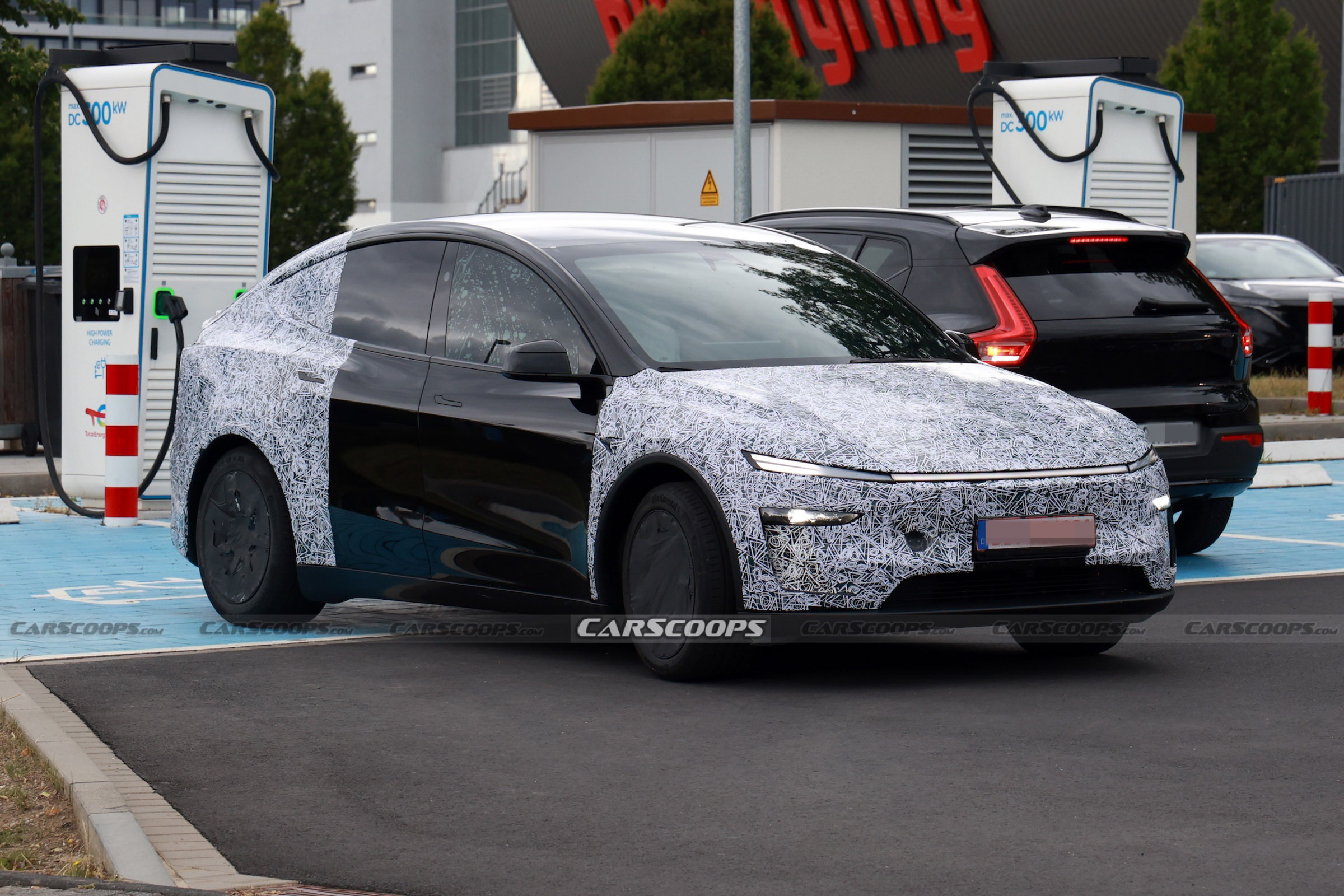 Tesla Model Y Performance scoop 00015