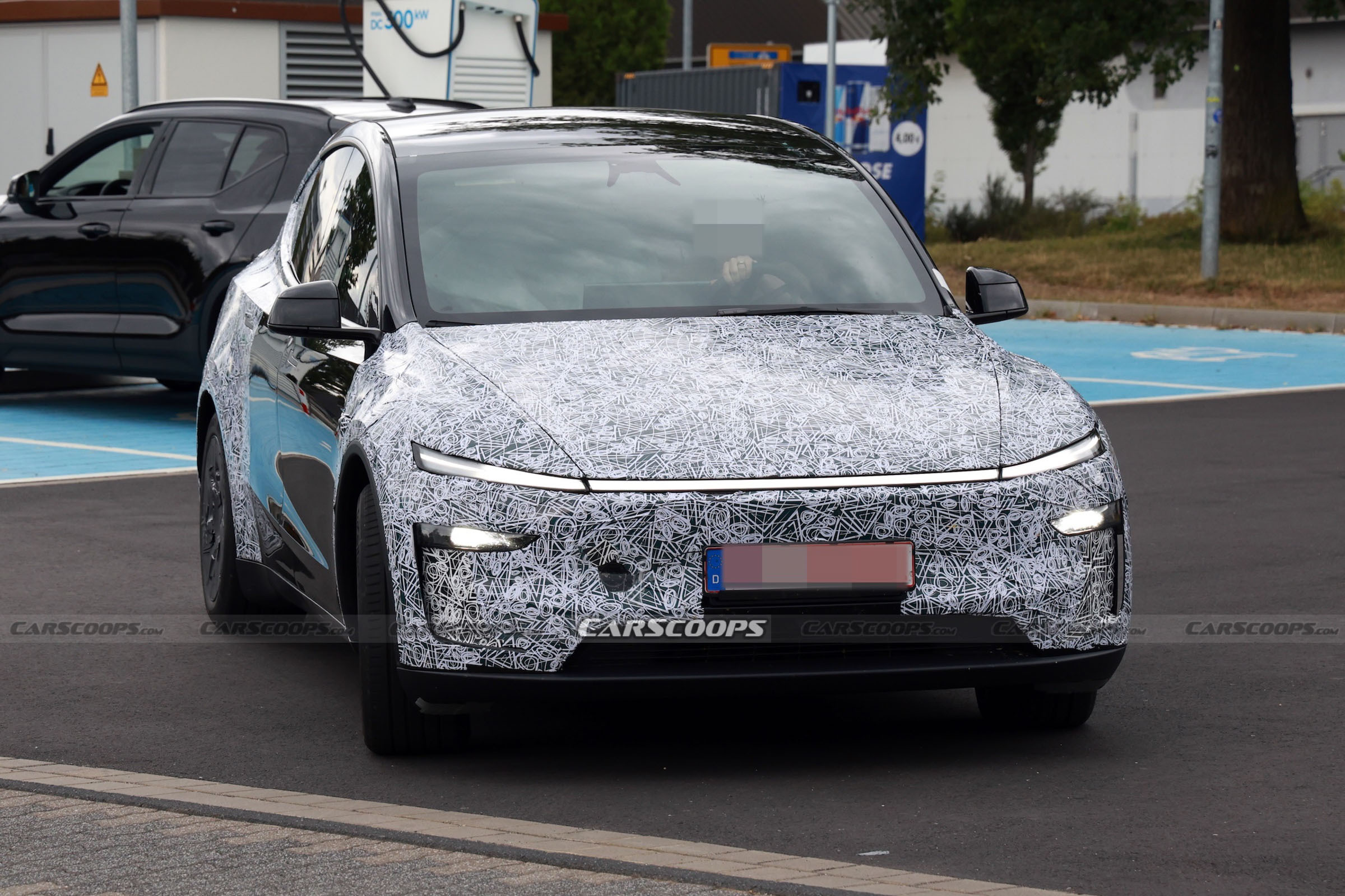Tesla Model Y Performance scoop 00017