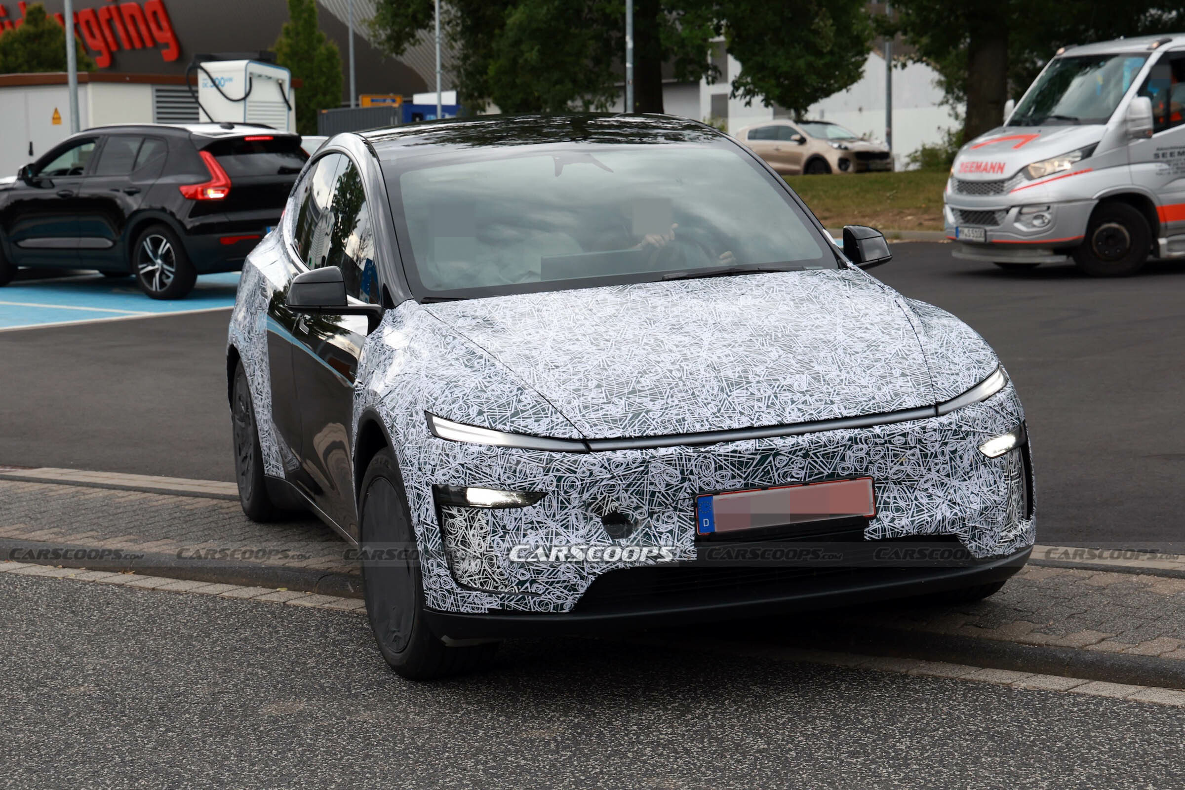 Tesla Model Y Performance scoop 00018