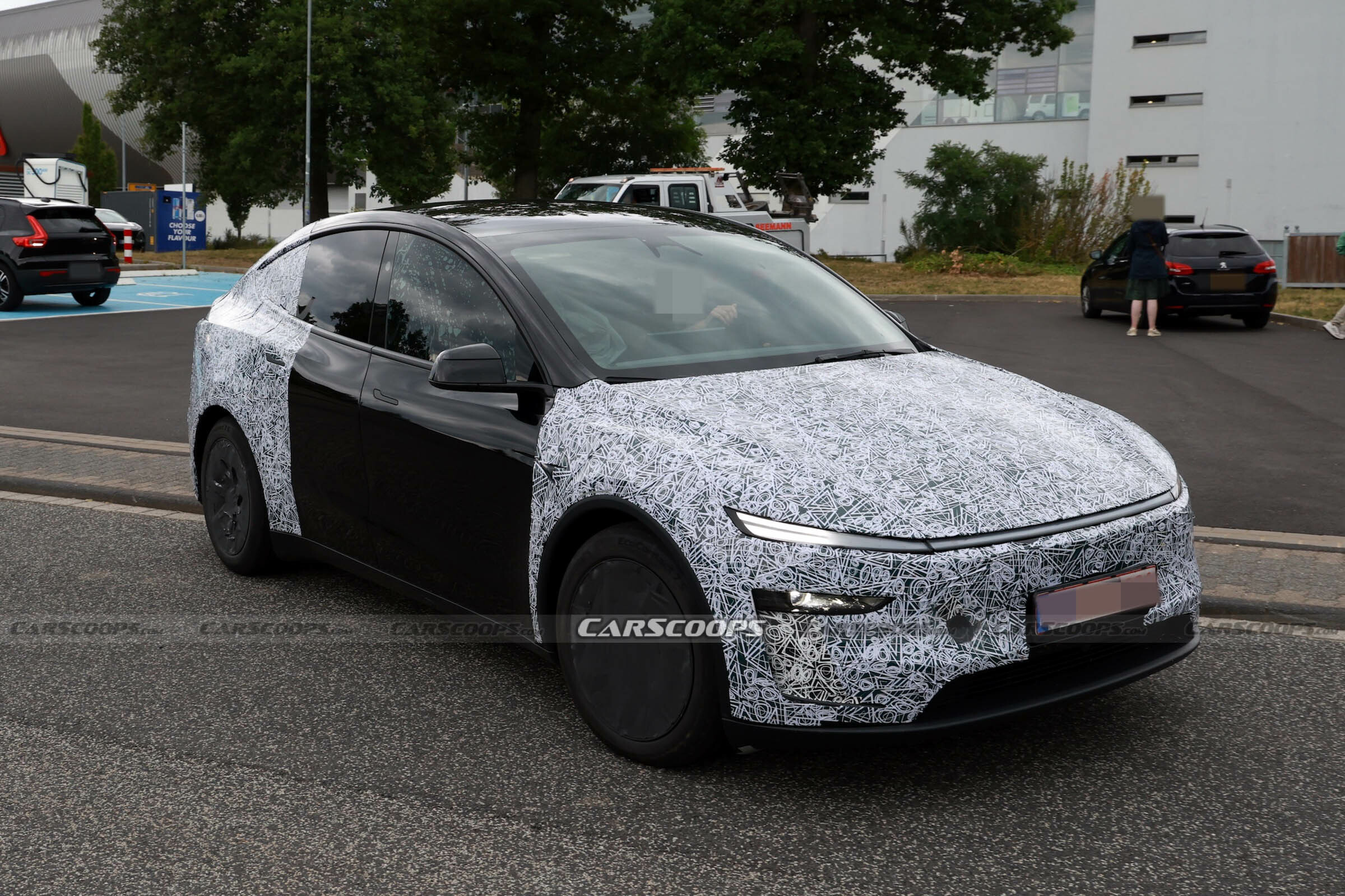 Tesla Model Y Performance scoop 00019