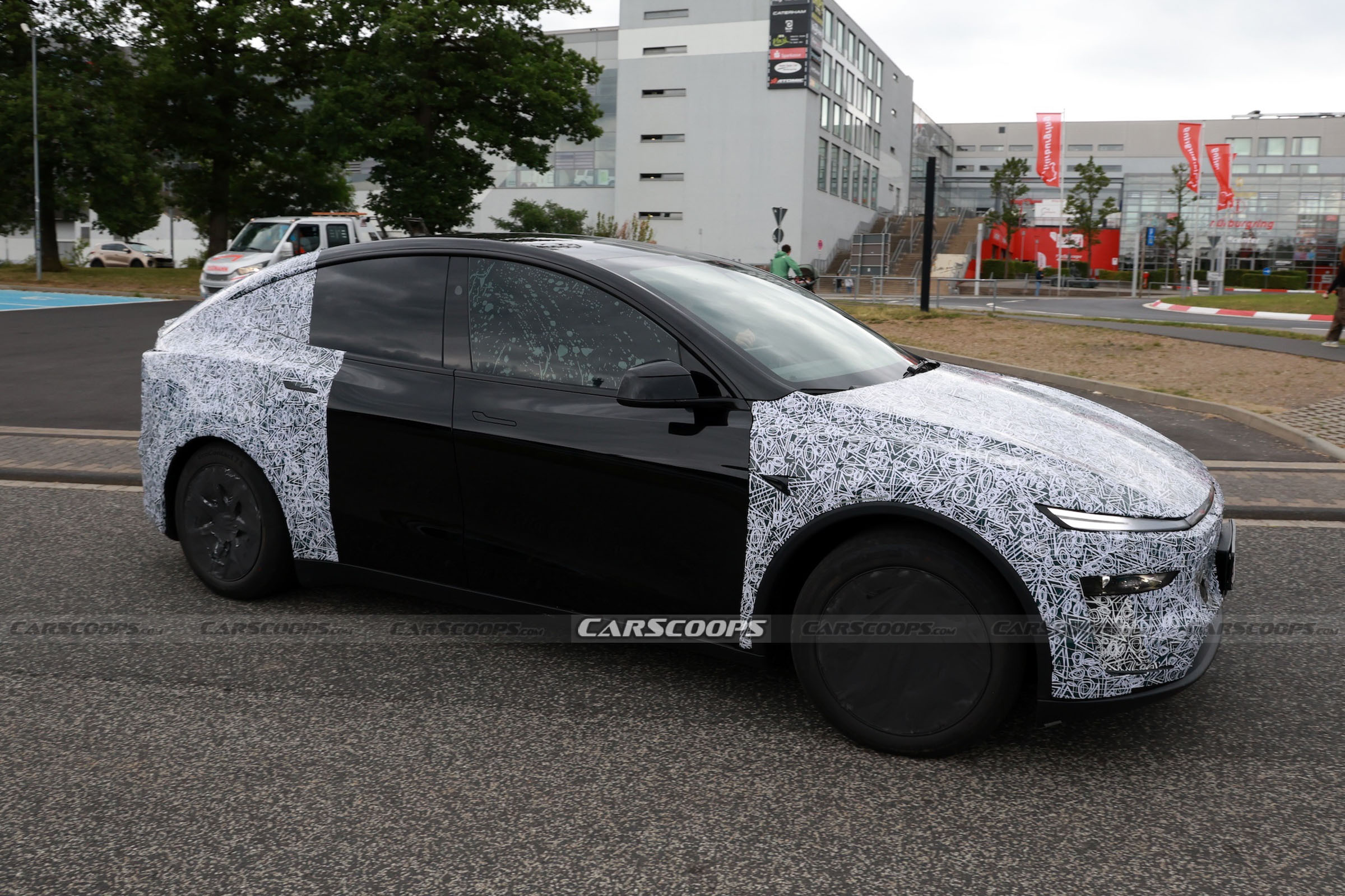 Tesla Model Y Performance scoop 00020