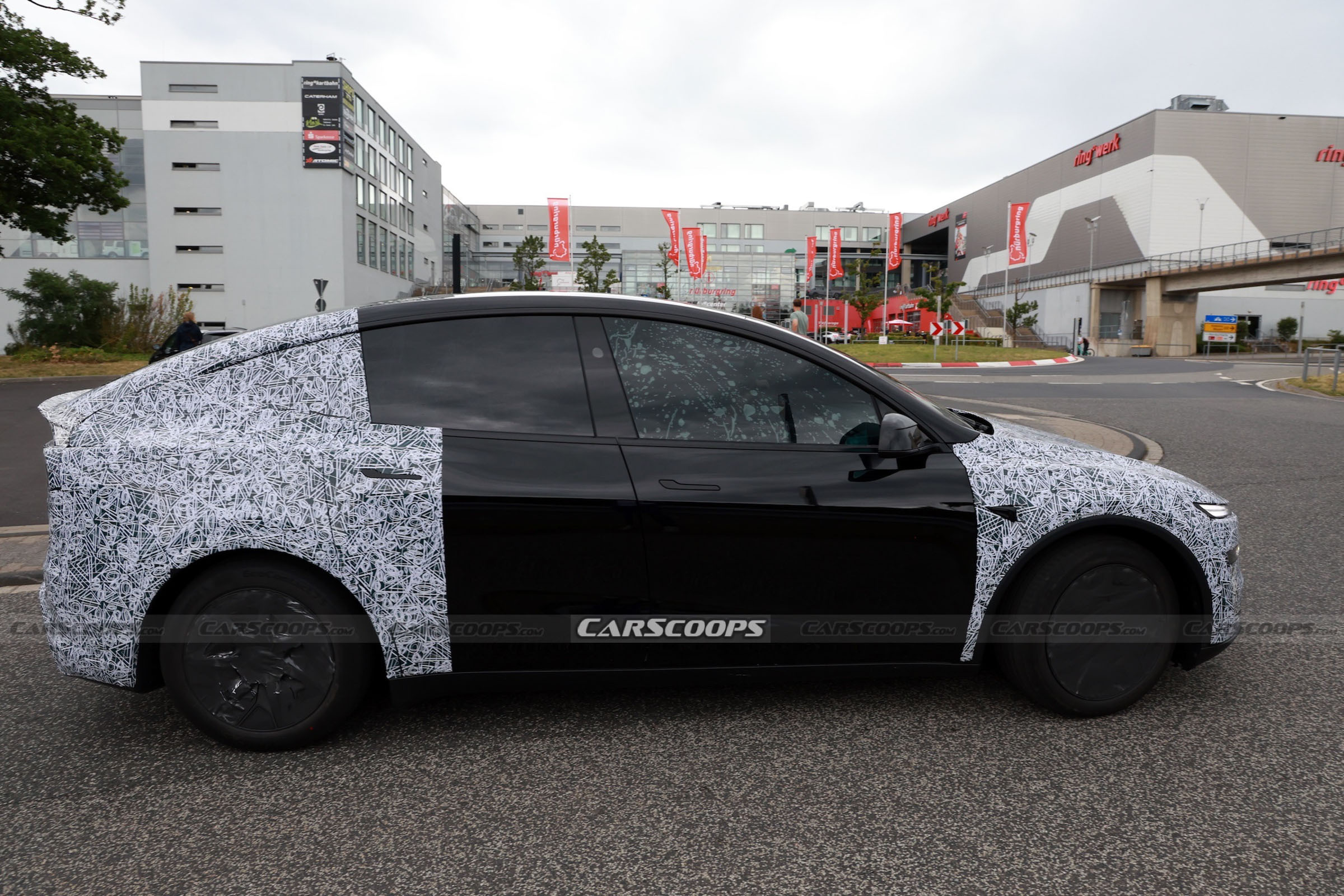 Tesla Model Y Performance scoop 00021