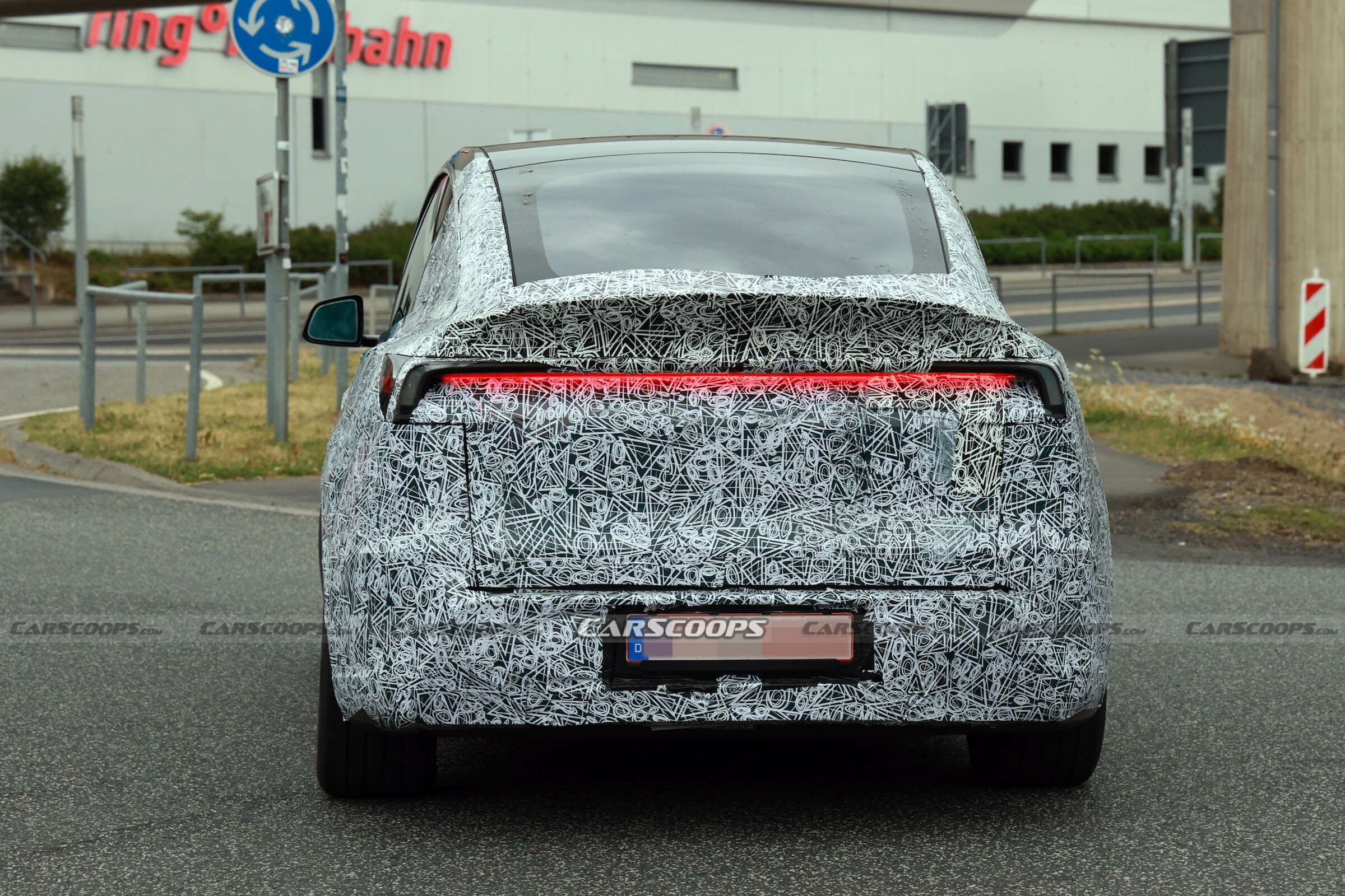 Tesla Model Y Performance scoop 00025