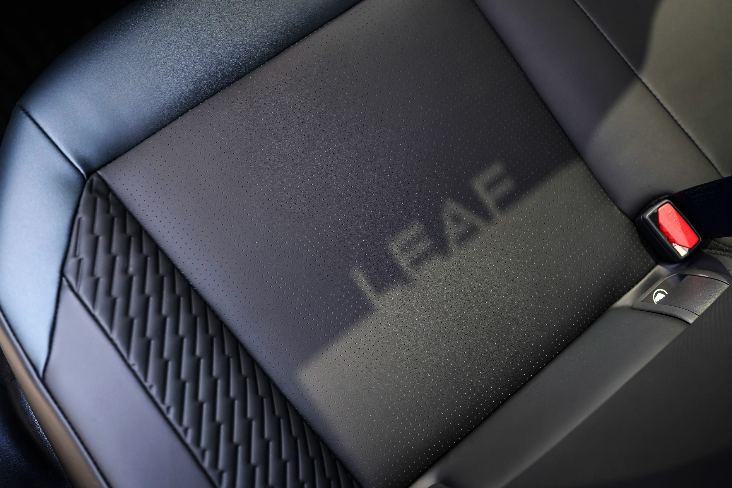 2026 Nissan Leaf - US Spec (17)