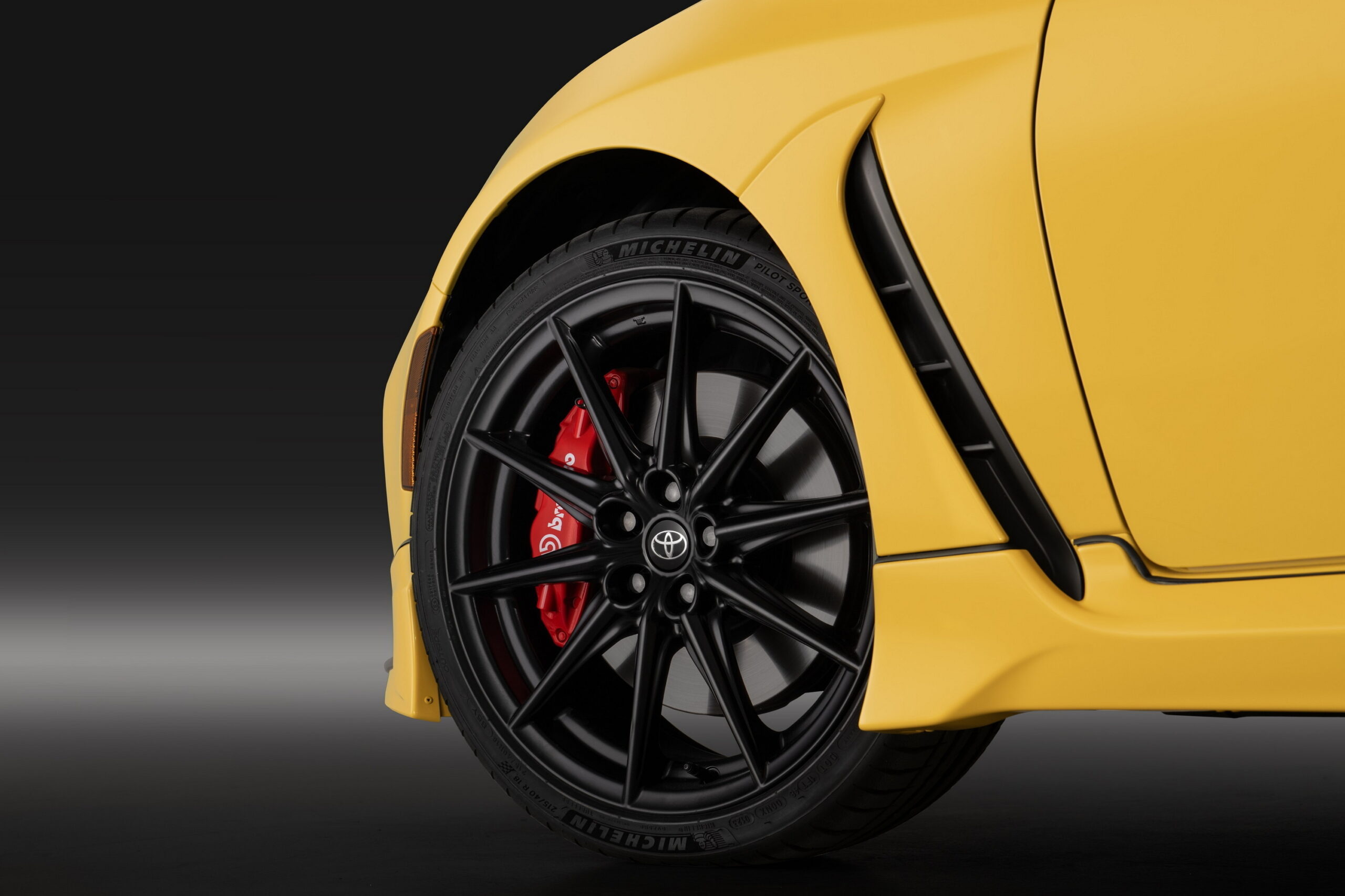 2026-Toyota-GR86_Yuzu_010